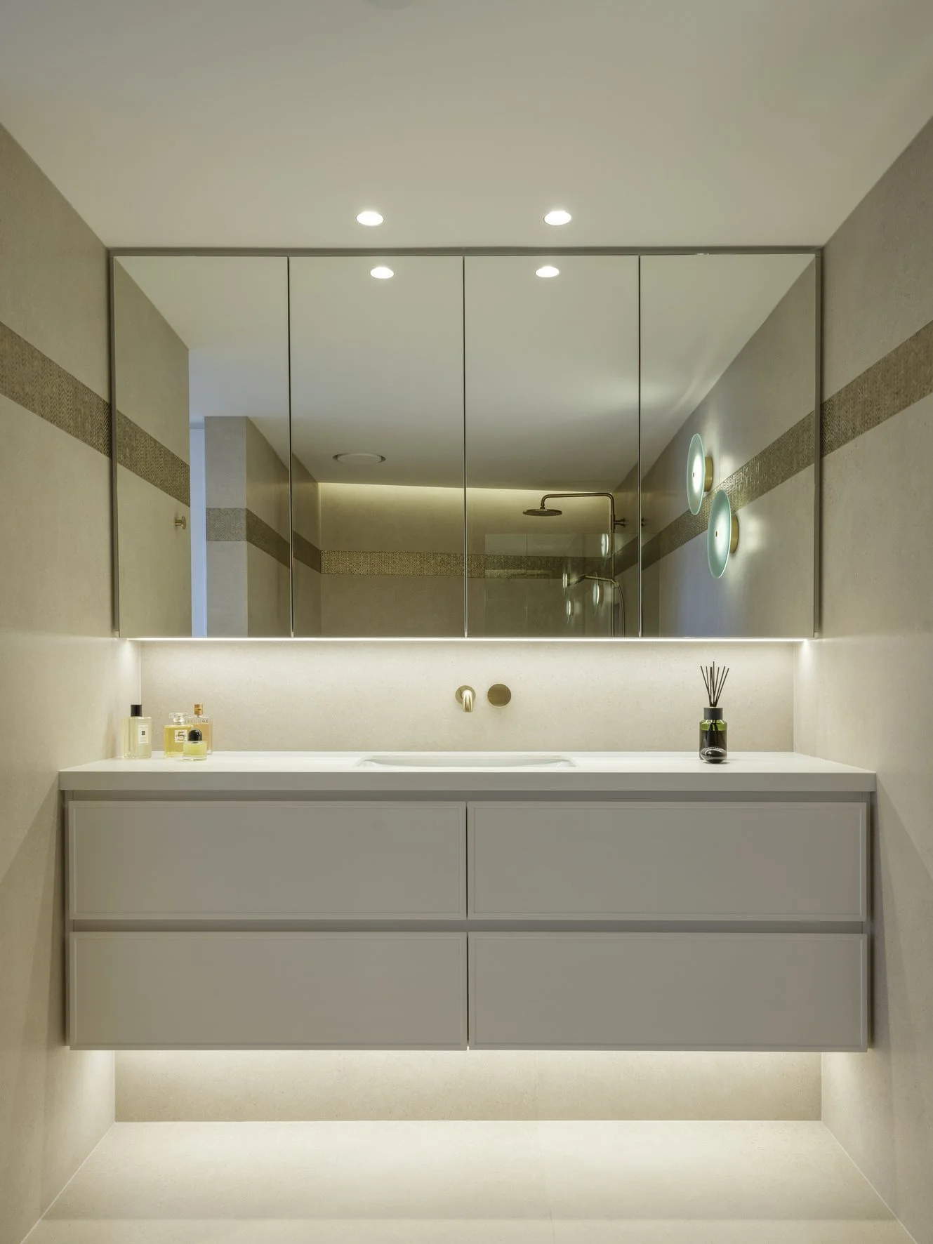 Potts Point Unit 2024 — high-end apartment renovation in Sydney featuring bespoke joinery, herringbone timber flooring with brass inlay, integrated lighting and a cohesive open-plan kitchen, living and dining space.