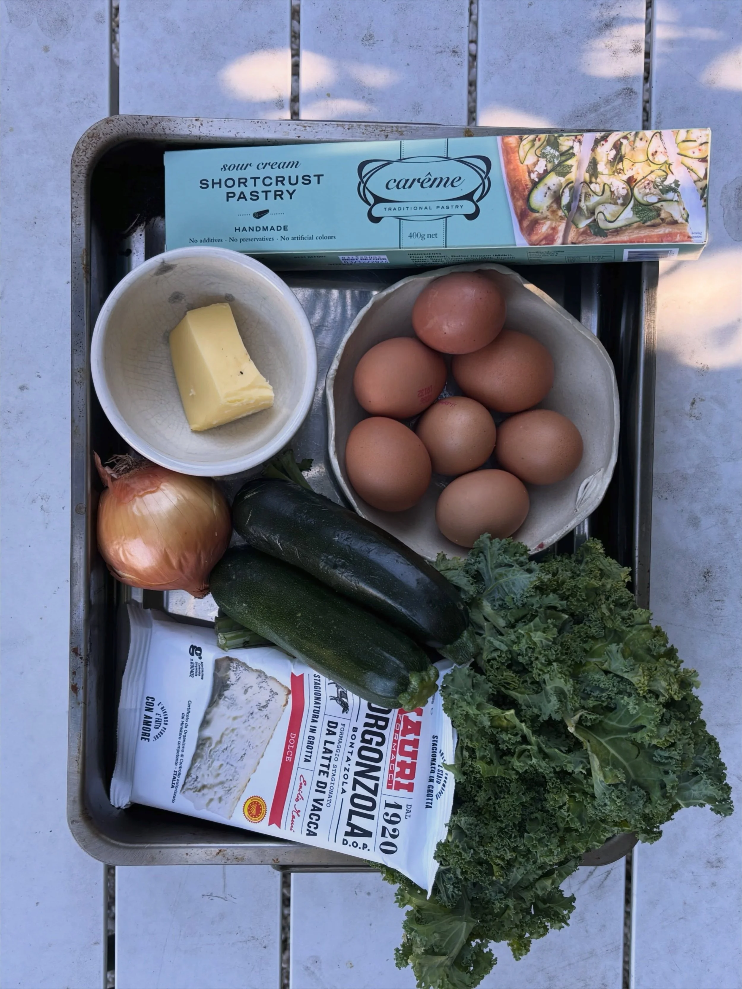 Quiche with winter greens, caramelised onions and Gorgonzola. If you could smell it. 
&bull;
&bull;

#breakfast #lunch #dinner #seasonaleating