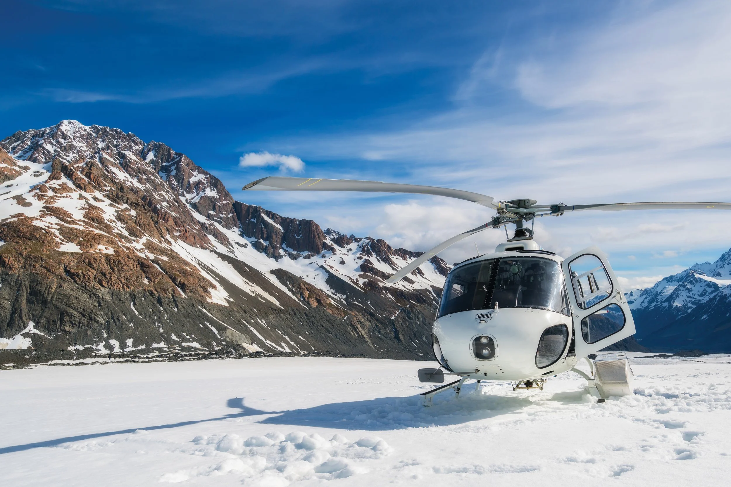 Heli skiing Queenstown area iStock-845742772.jpg