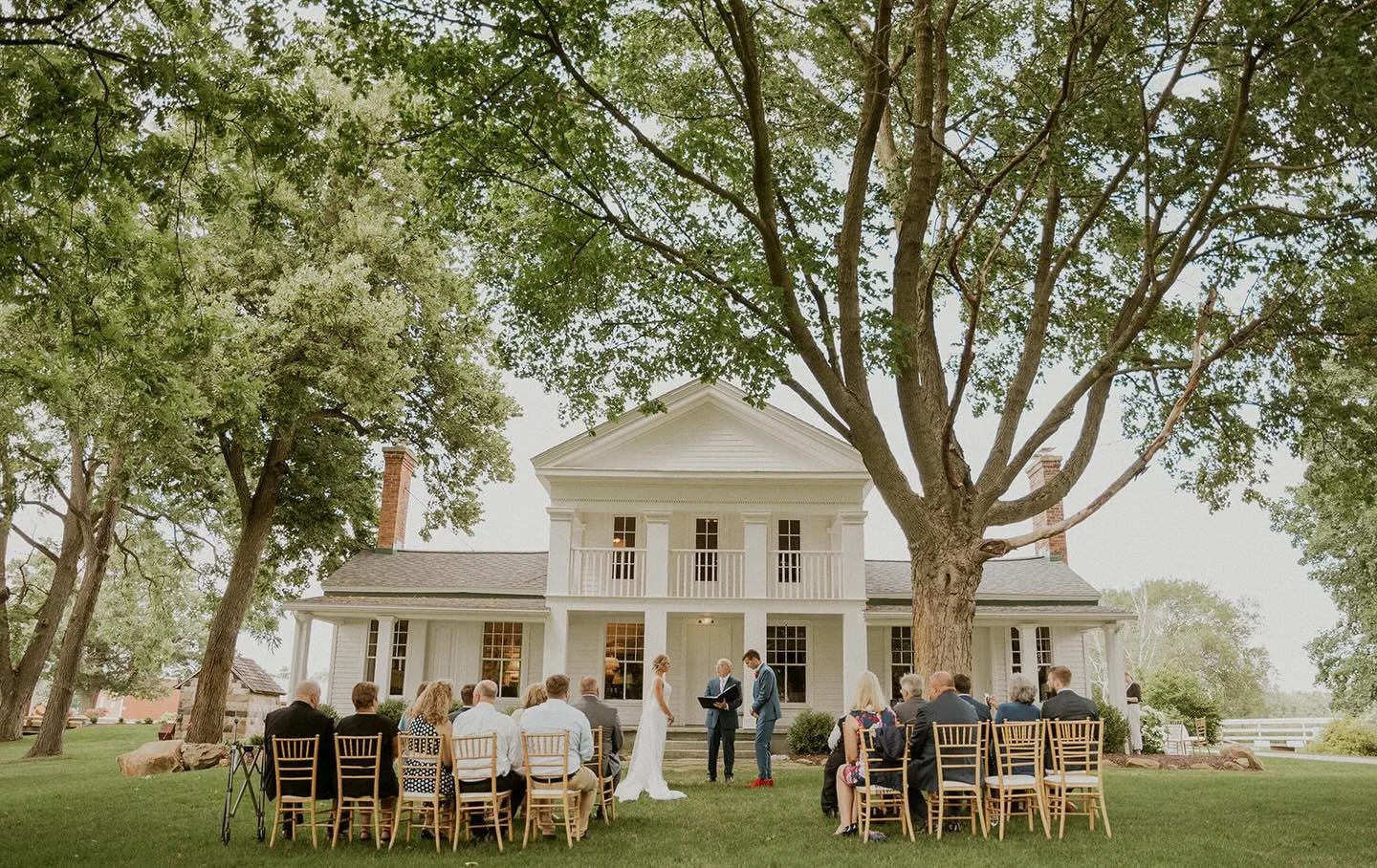 Small intimate ceremonies like this >>>> 😍

#coloradospringsphotographer #michiganweddingphotographer #coloradoweddingphotographer #coloradoelopementphotographer #hannahrummelphotography