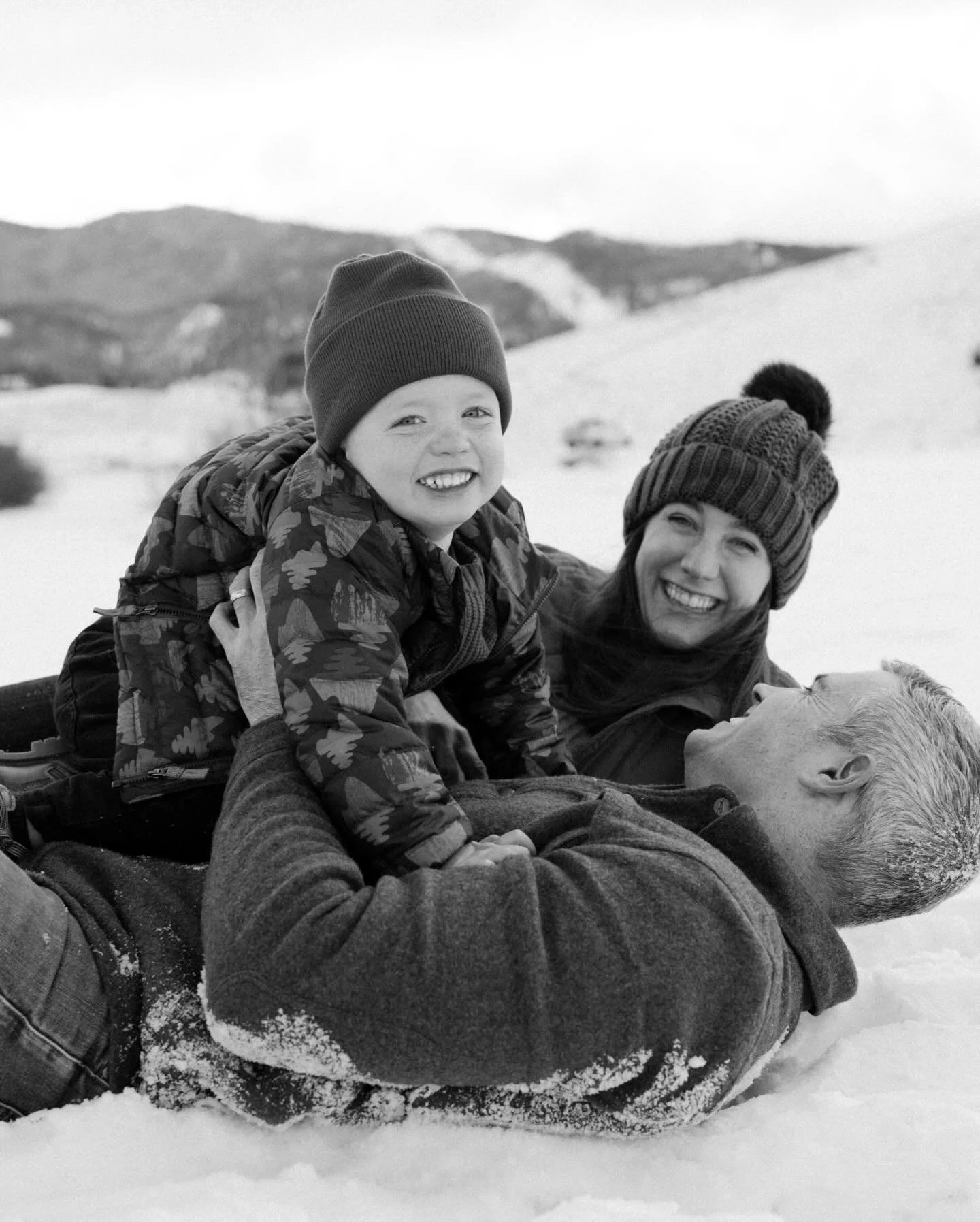 Heard we&rsquo;re about to get a ton of snow&hellip; you know what that means!? 😍

#coloradospringsphotographer #coloradofamilyphotographer #coloradoportraitphotographer #hannahrummelphotography