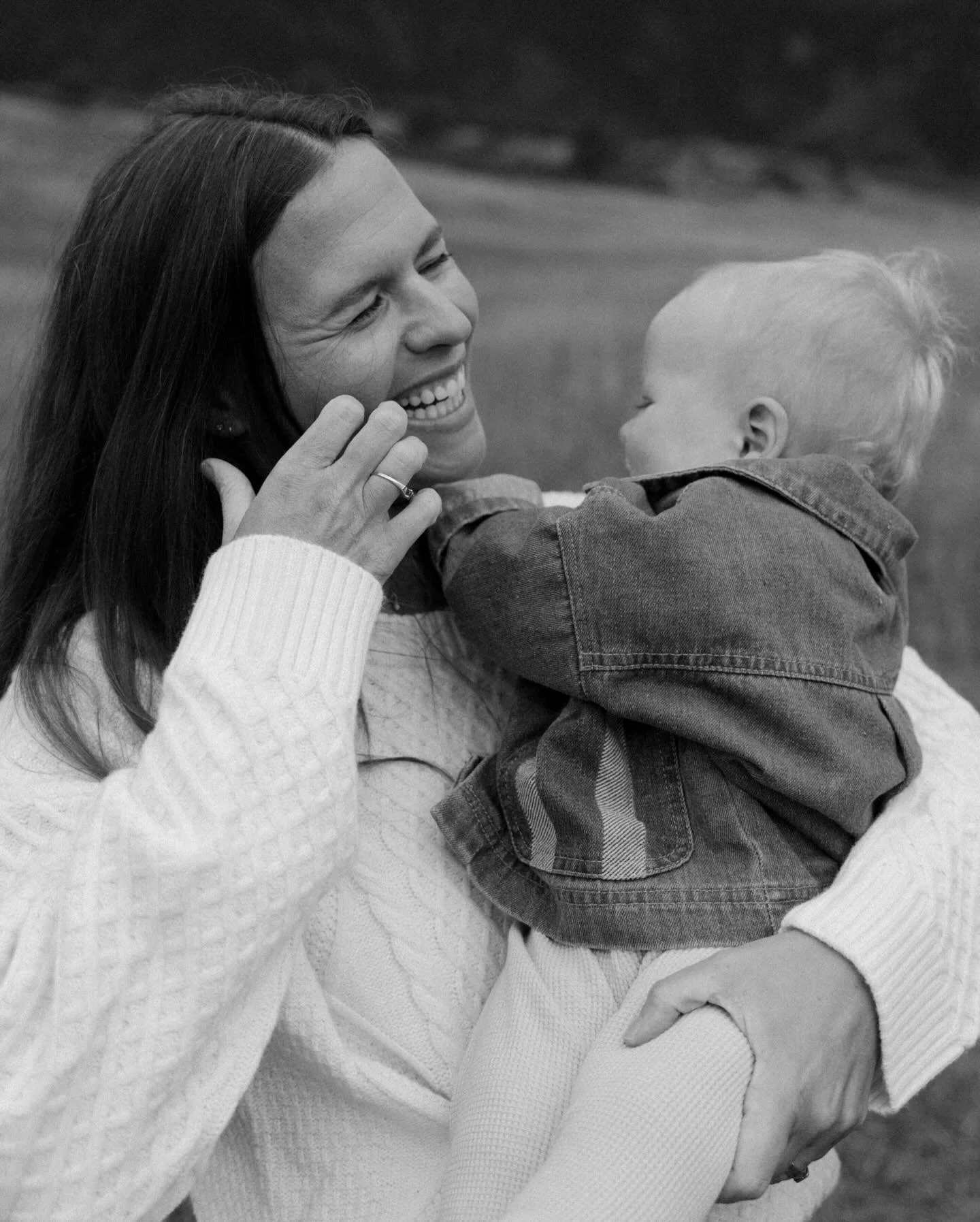 Can&rsquo;t get enough of the Woodhulls 🥹🥰🤍

#coloradospringsphotographer #coloradofamilyphotographer #coloradospringsfamilyphotographer #familyportraits #hannahrummelphotography