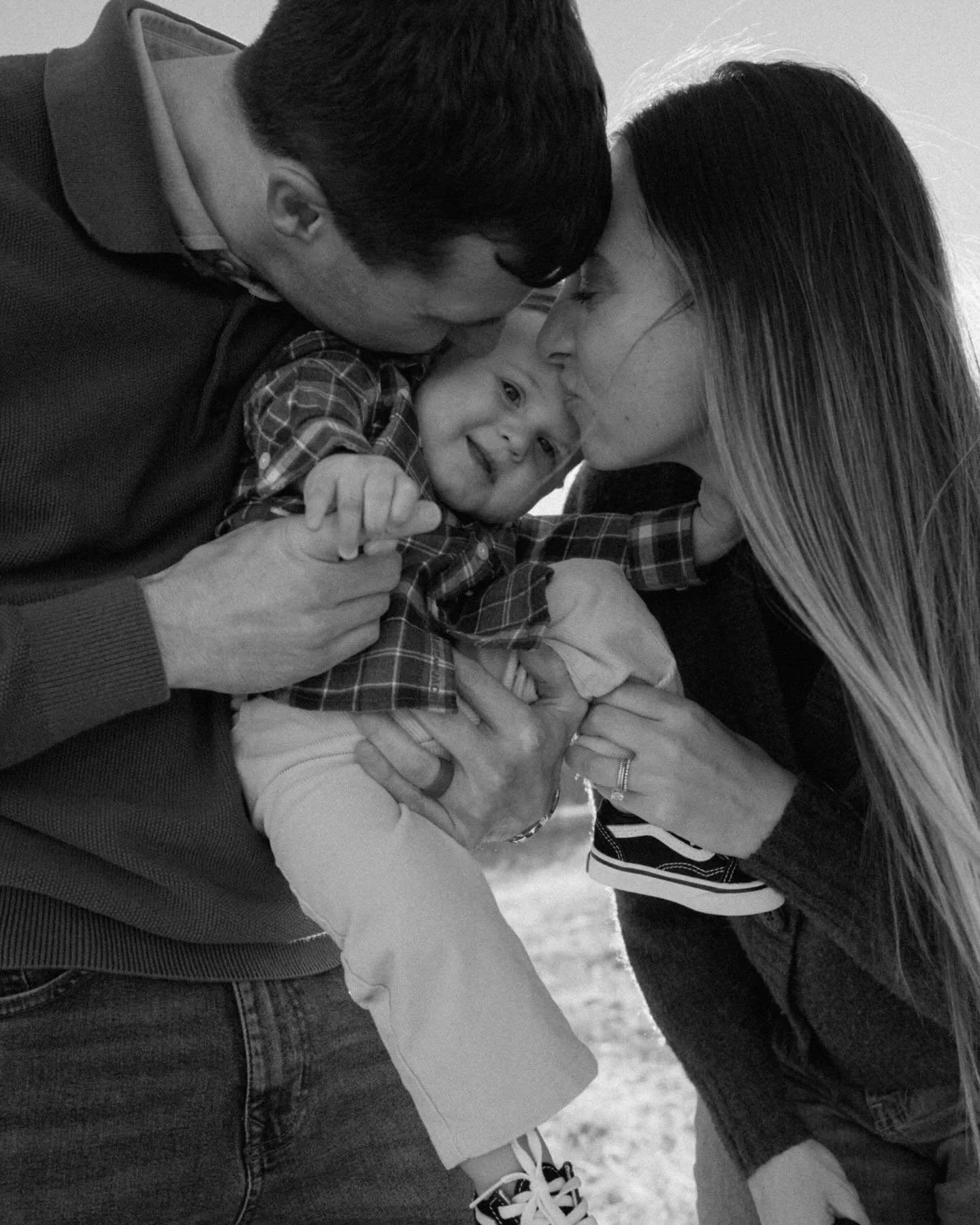 The Urruty&rsquo;s 🥰🤍

#coloradospringsphotographer #coloradofamilyphotographer #coloradospringsfamilyphotographer #familyphotos #hannahrummelphotography