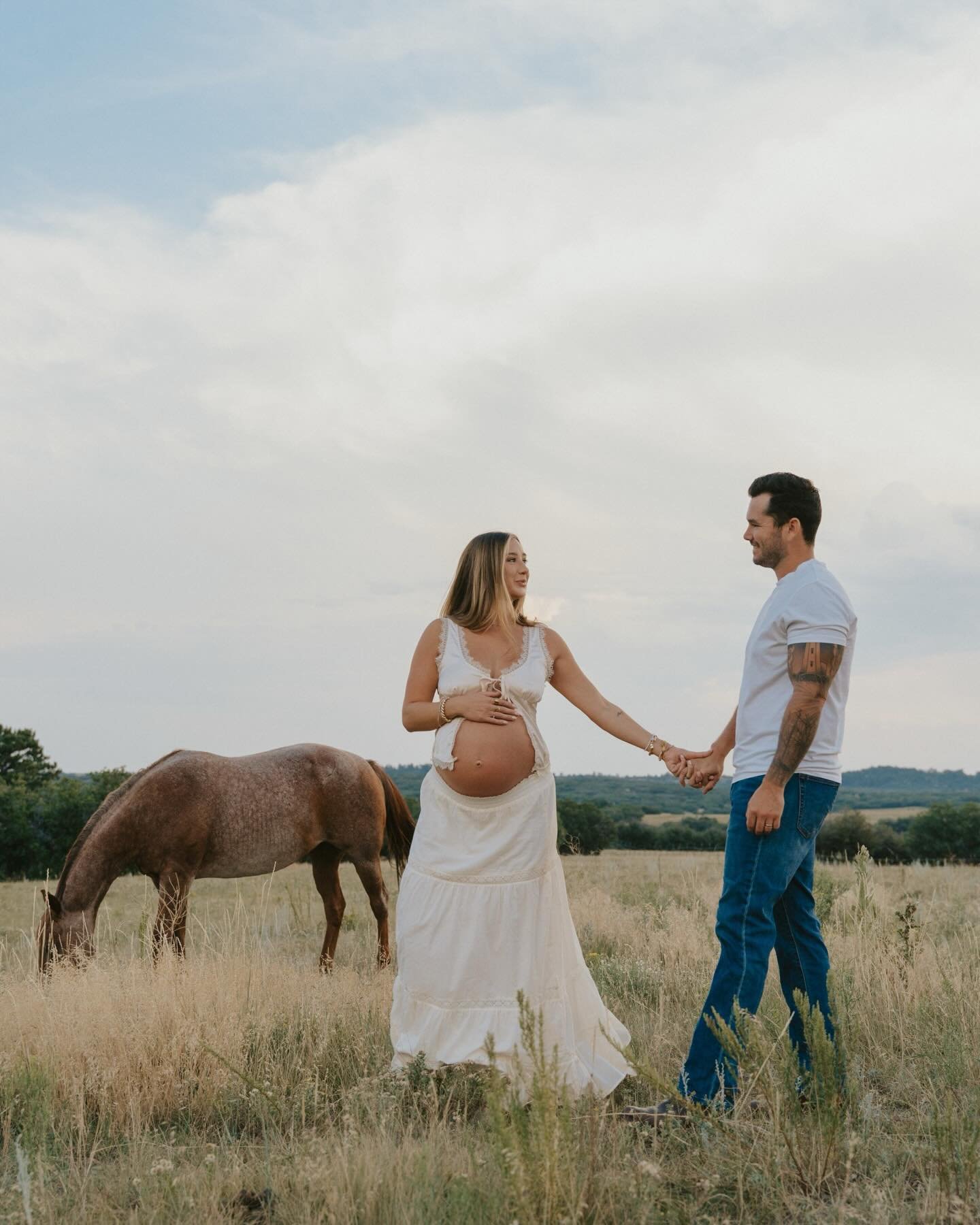 If you were looking for a sign to get maternity photos done&hellip; this is it 🤍

#coloradospringsphotographer #coloradofamilyphotographer #coloradomaternityphotographer #maternitysessions #firsttimemom