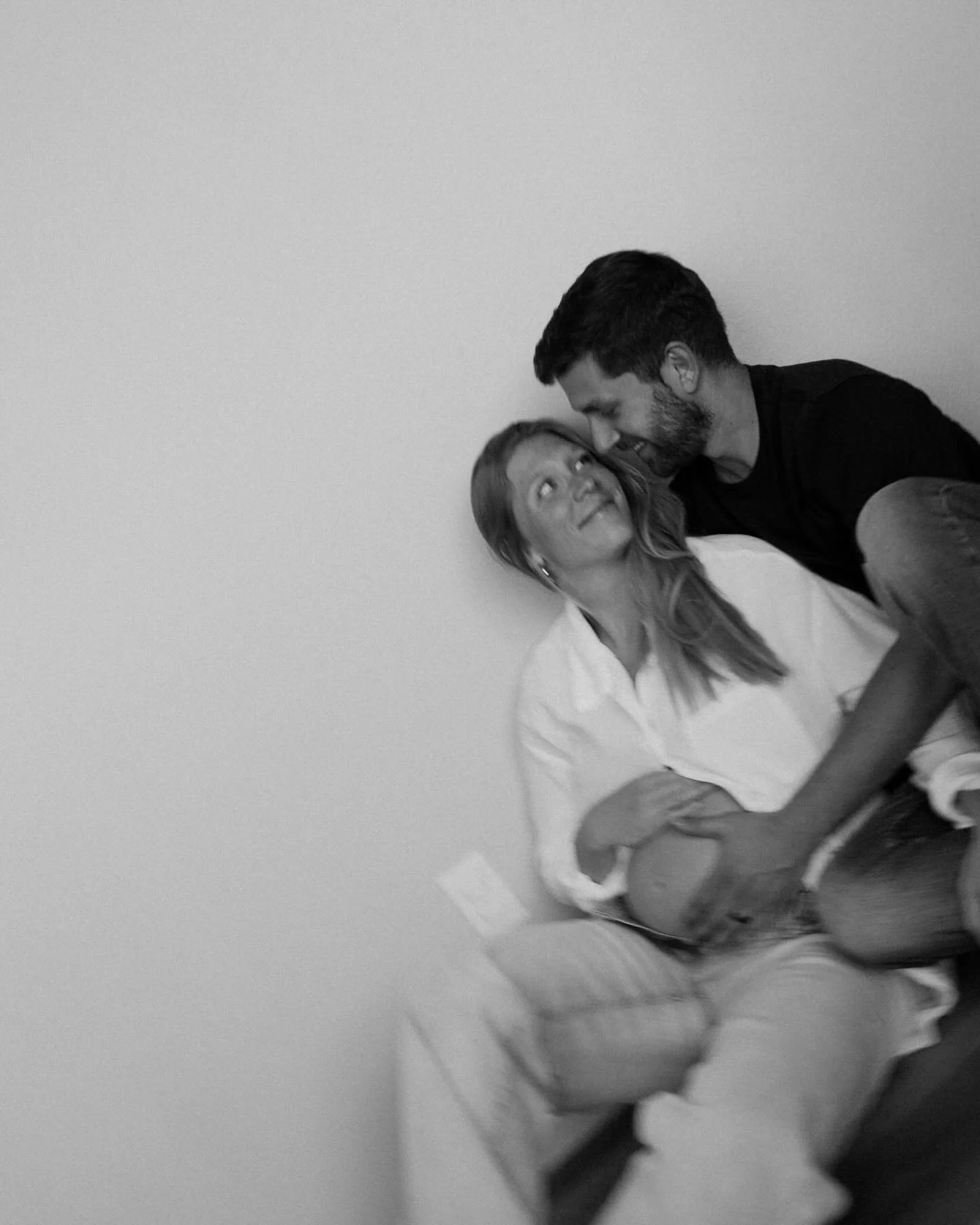 Home session with the Faulkner&rsquo;s 🥹🤍

#coloradospringsphotographer #coloradospringsmoms #coloradofamilyphotographer #familyportraits