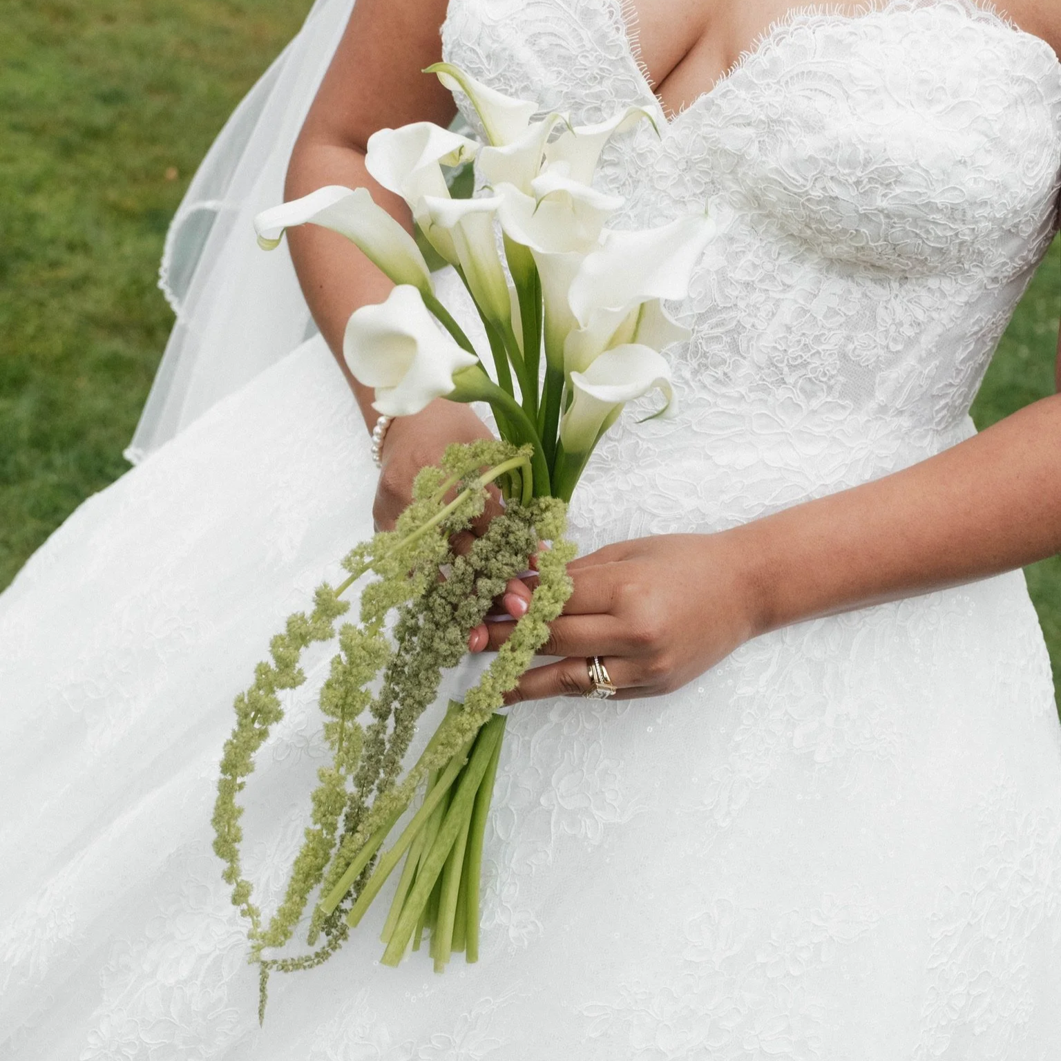 wedding%2Bdress%2Bbouquet.png