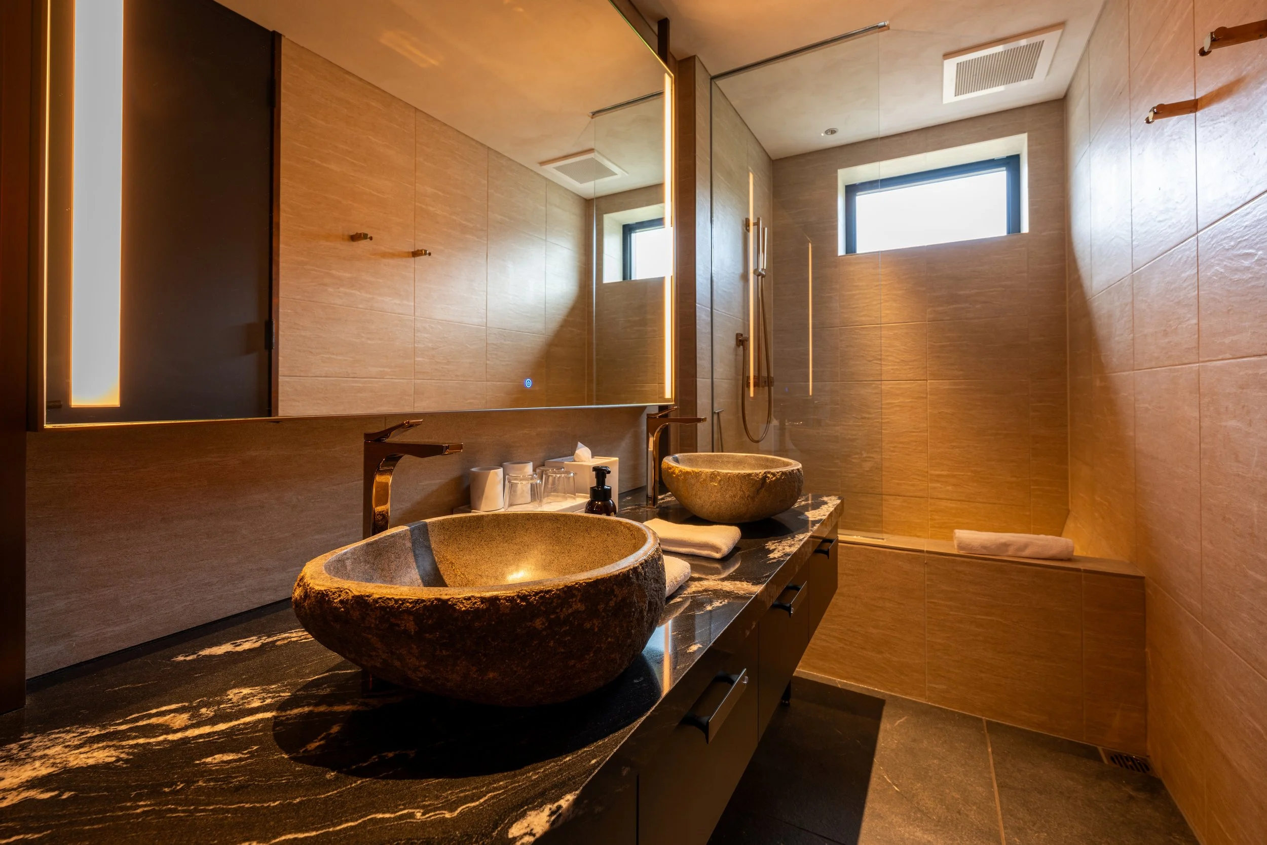 Meigetsu Aki Niseko_Niseko_16_Bathroom2.jpg