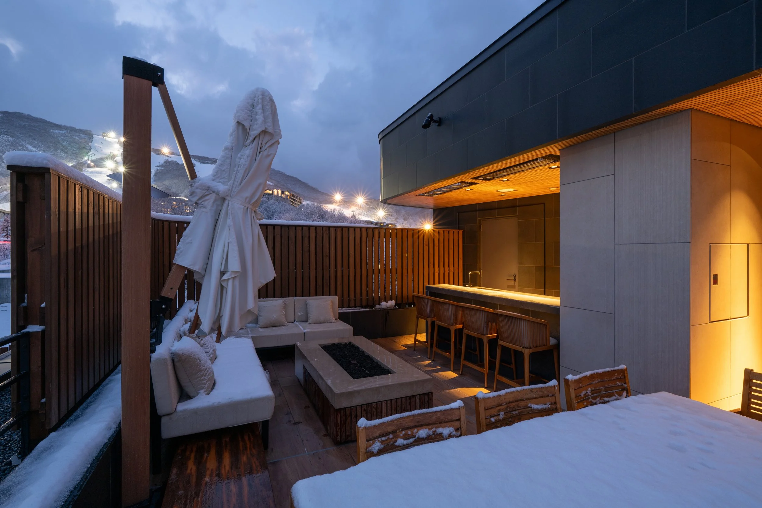 Meigetsu Aki Niseko_Niseko_20_Rooftop Terrace.jpg