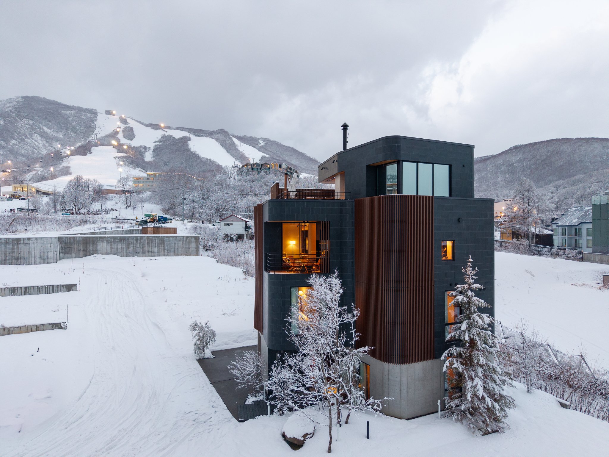 Exterior - Meigetsu Aki Niseko Chalet - Niseko