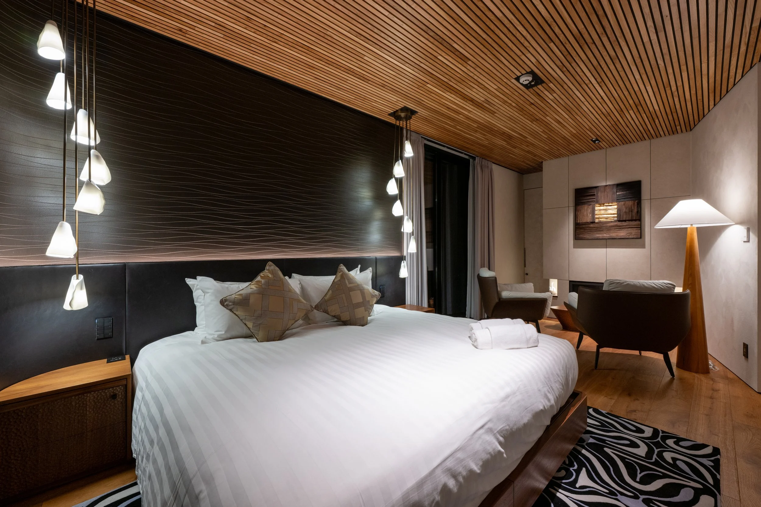 Meigetsu Aki Niseko_Niseko_14_Master Bedroom.jpg