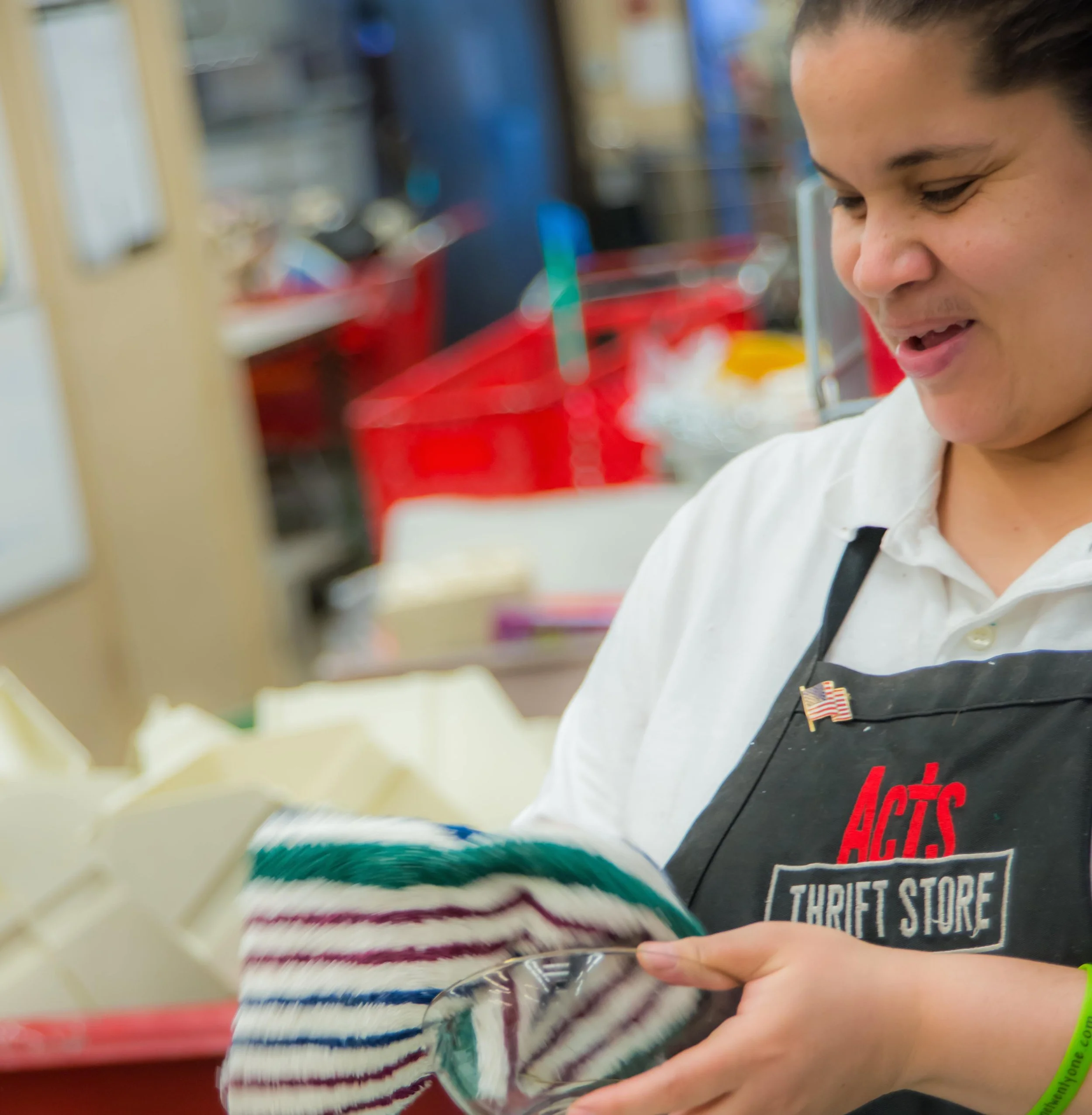 DONATE HOUSEWARES - We love your barware, serve-ware, bowls, plates and any housewares and collectibles. 