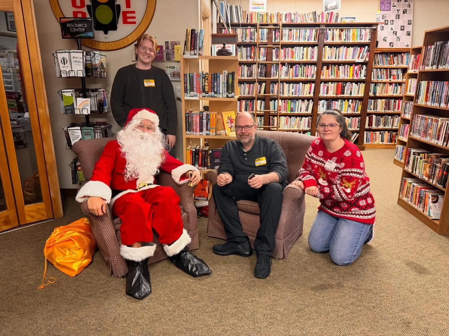 We had such a fun time hosting pictures with Santa at TCC's holiday party/food drive! 🎅 It's always wonderful to spend time with our community during the holiday season.