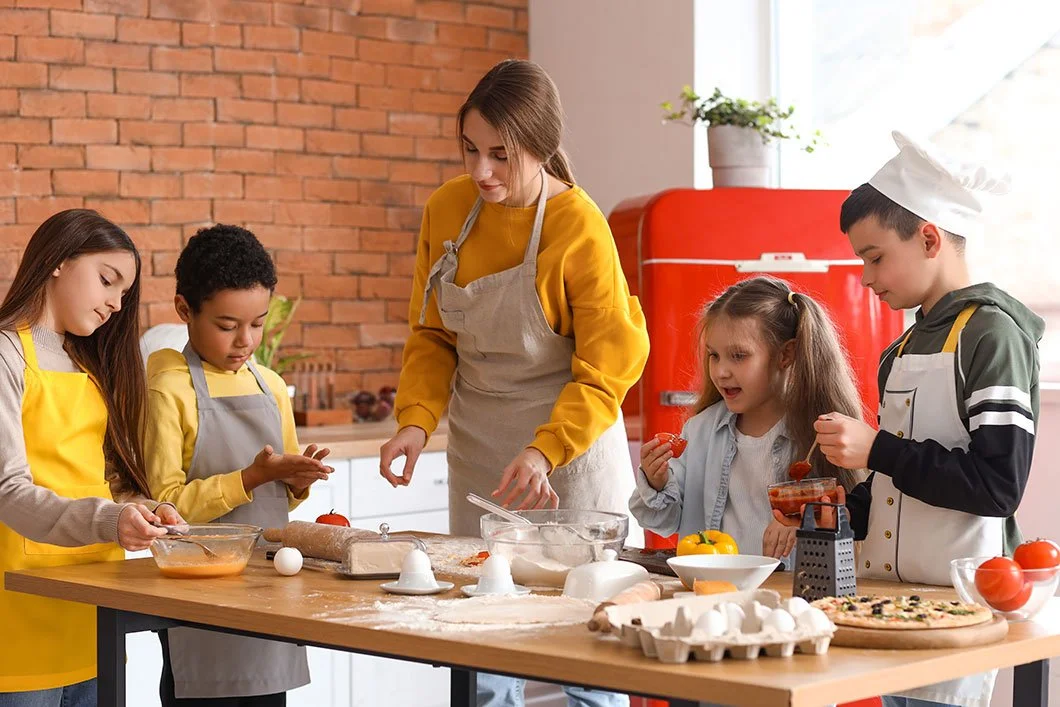 Kids-learning-how-to-cook.jpg
