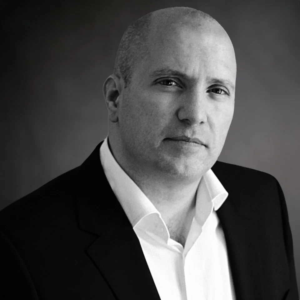 Black-and-white portrait of Jonathan Loretto, AI Advisor | AI Banking Architect | EU AI Act Expert | Fintech Entrepreneur.