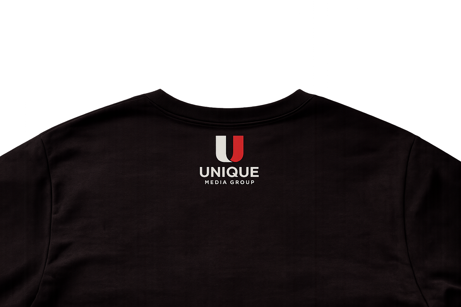 โลโก้ Unique Media Group บนเสื้อดำ.png