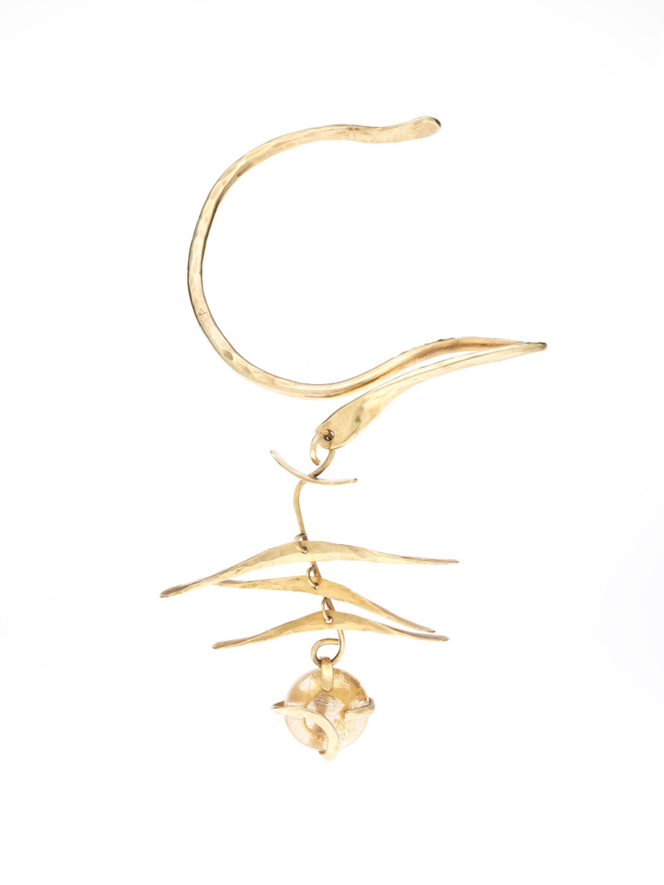  Claire Falkenstein,  Necklace , c. 1960. Gold-plated brass and Venetian glass, 9 1/2 × 5 1/4 × 7/8 in. (24.13 × 13.34 × 2.22 cm). Dallas Museum of Art, Gift of Cindy and Howard Rachofsky in honor of Deedie Rose's birthday; Discretionary Decorative A
