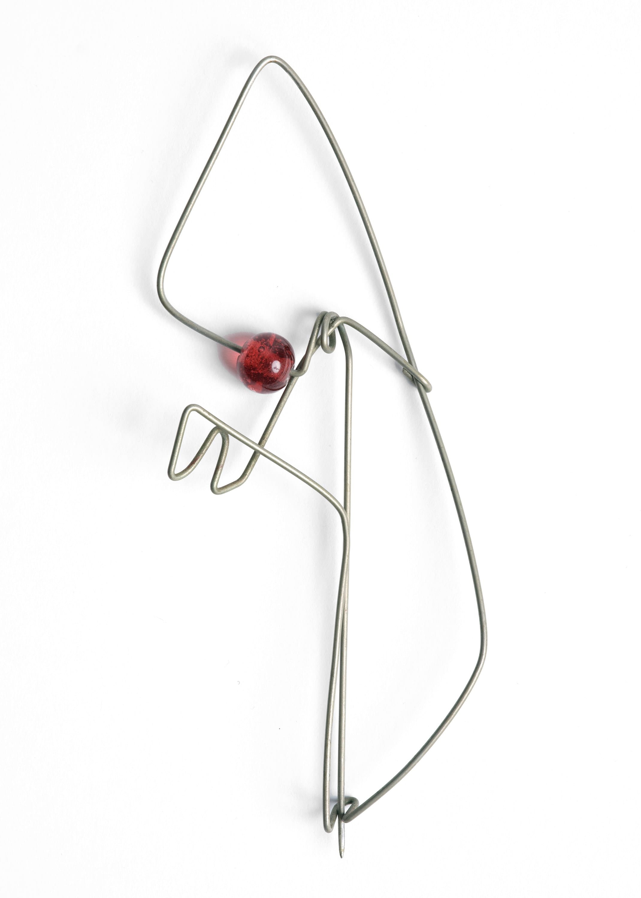  Brooch , c. 1948 . Steel wire and glass bead, 5 3/4 × 2 1/2 × 7/8 in. (14.6 × 6.4 × 2.22 cm). Photo by Elon Schoenholz Photography 
