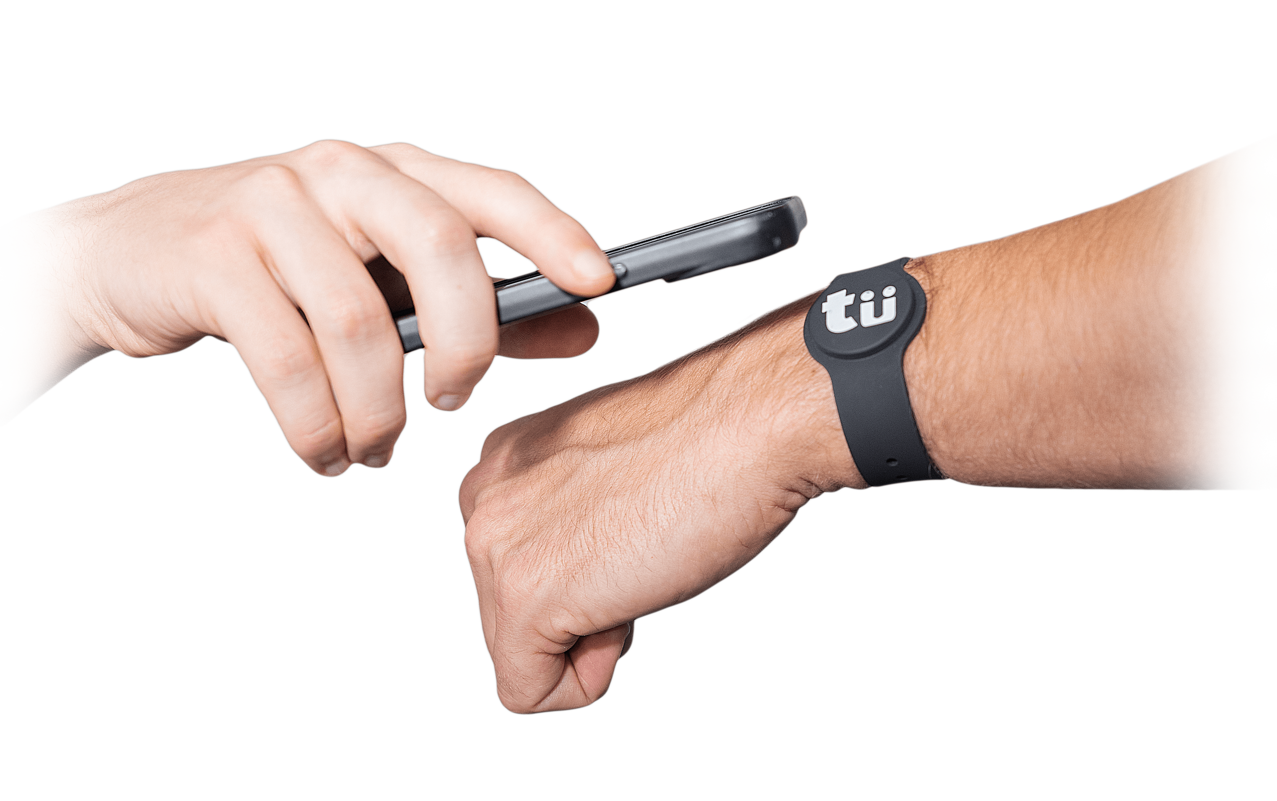 Person holding a smartphone near another person's wrist, which has a fitness tracker with the brand name 'tui'.
