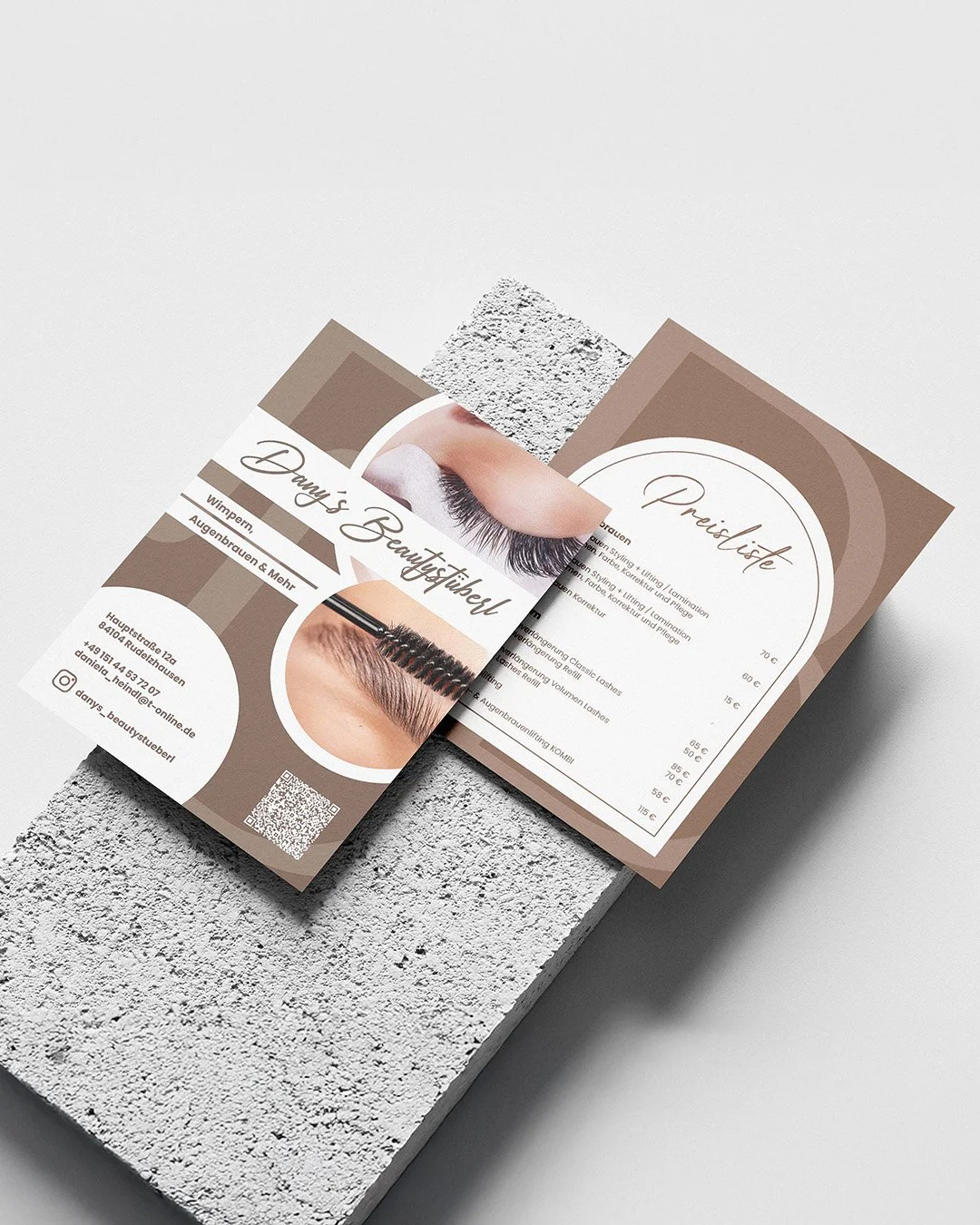 Flyer für Schönheitspflege mit Bildern von Wimpern, Augenbrauen und Wimpern, sowie Kontaktdaten und Preisen