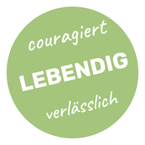 Grüner Kreismedaille mit weißen und hellgrünen Texten: "couragiert lebendig verlässlich".