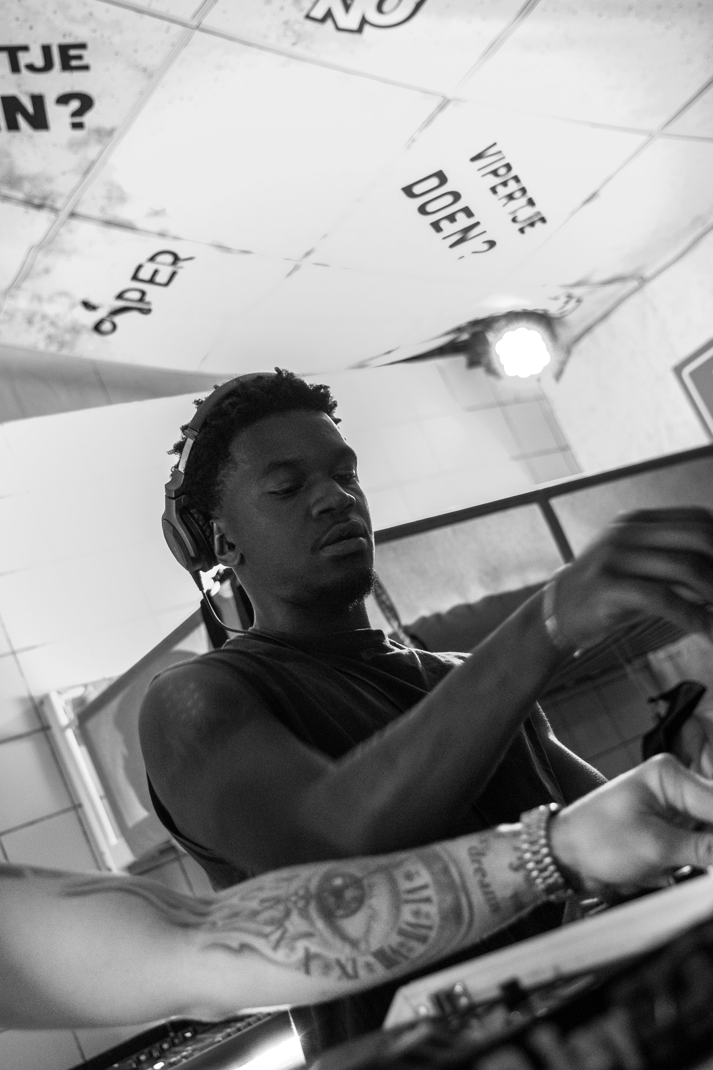 S.O.S. MUSIC - ZWARTE CROSS