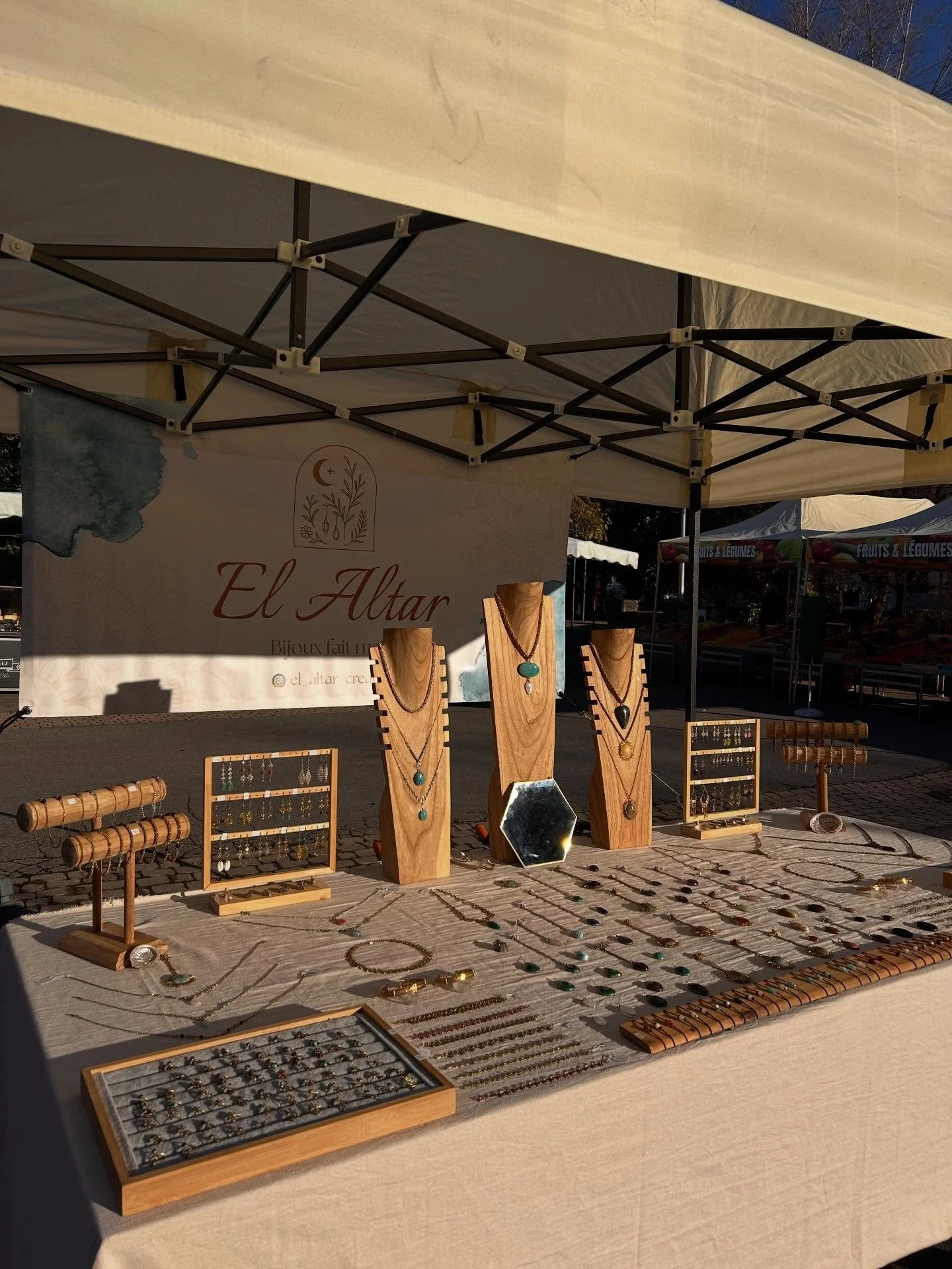 Les march&eacute;s de No&euml;l 🎄 

&Ccedil;a y&rsquo;est la saison des march&eacute;s de No&euml;l a commenc&eacute; 🥳

Vous pourrez nous retrouver aux &eacute;v&eacute;nements suivants : 
- 05/12 : Gi&egrave;res 
- 06/12 : Saint Martin d&rsquo;Ur