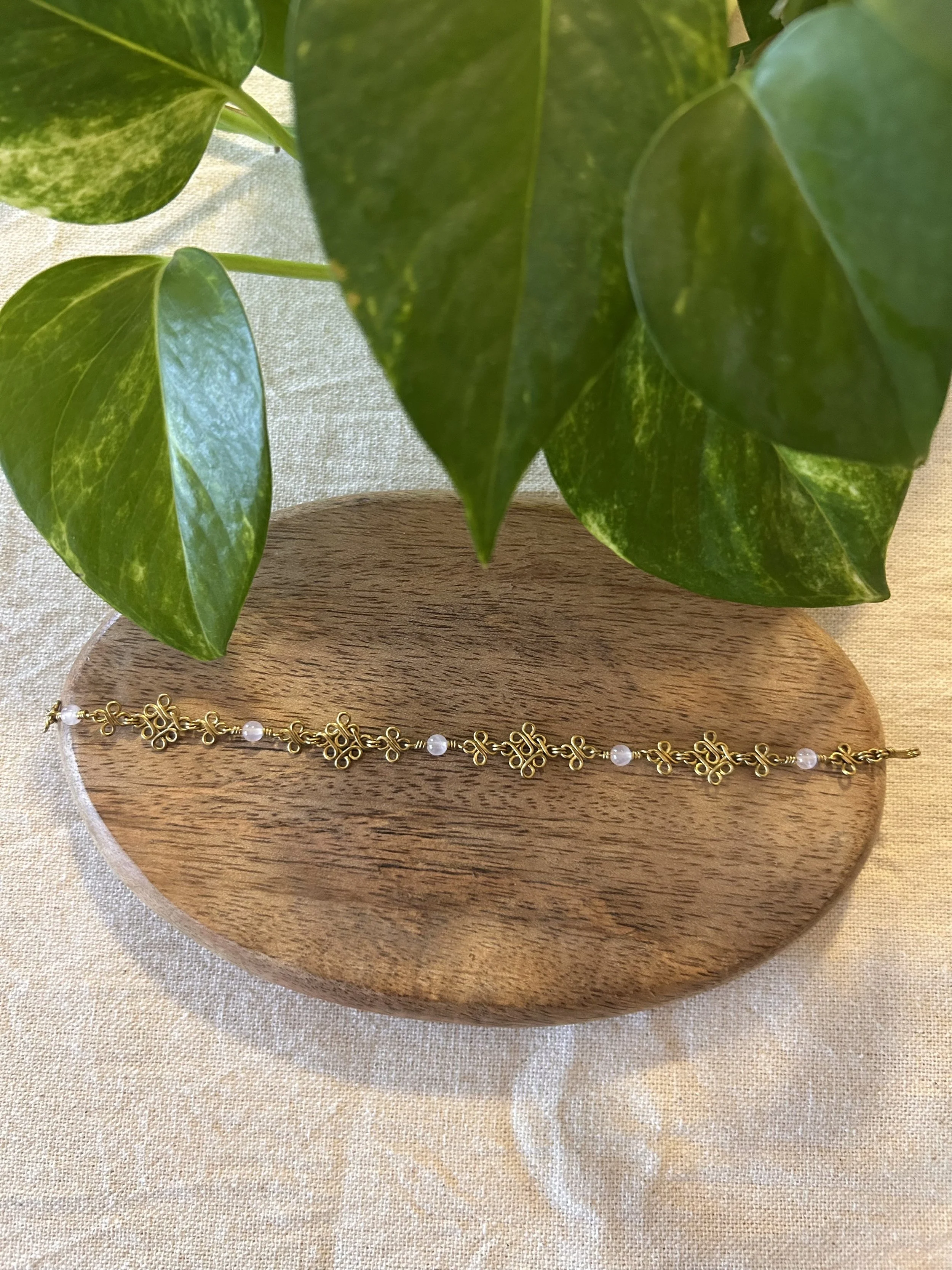 Bracelet en laiton et quartz rose