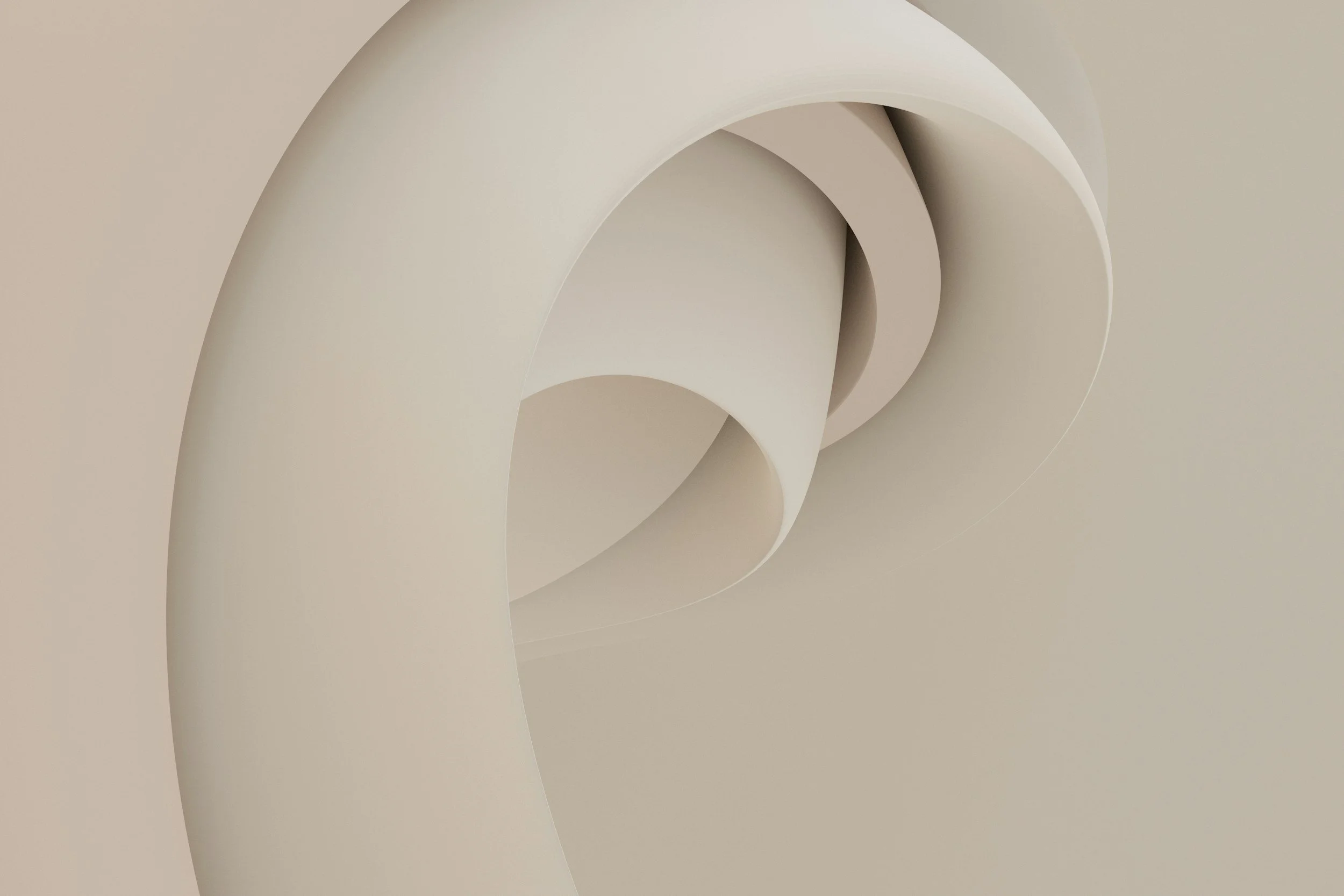 Nærbillede af en spiralformet, beige skulptur eller struktur set oppefra.