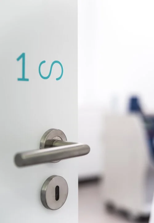 Speisse construção de loja para serviços Ultimate Laser Telheiras, Portugal 2.jpg