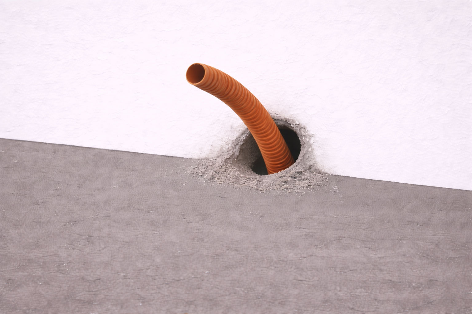 Skrå diamantboring til installationer hvor lige boring ikke er mulig