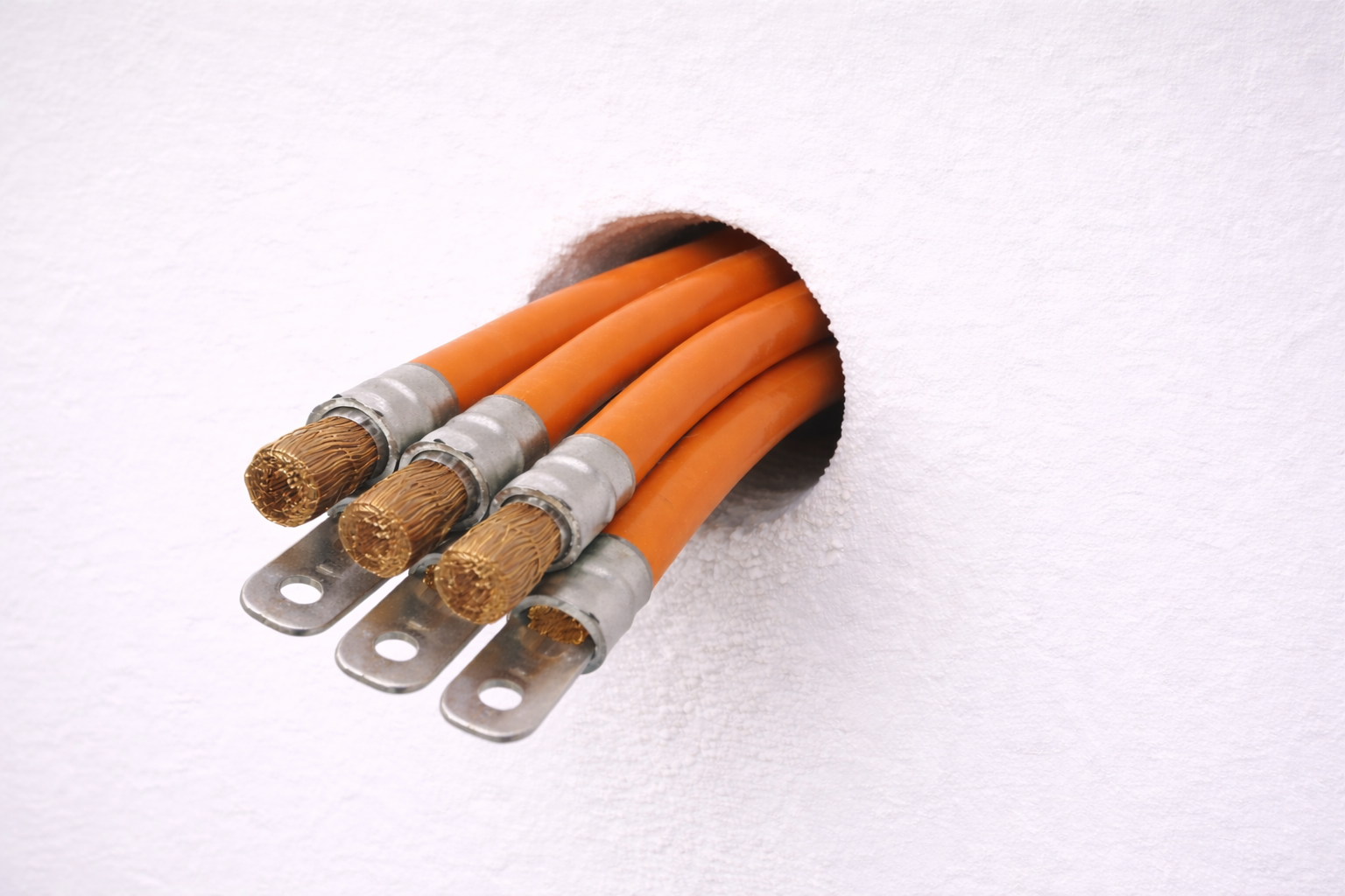 Præcis diamantboring til el- og kabelføringer i beton