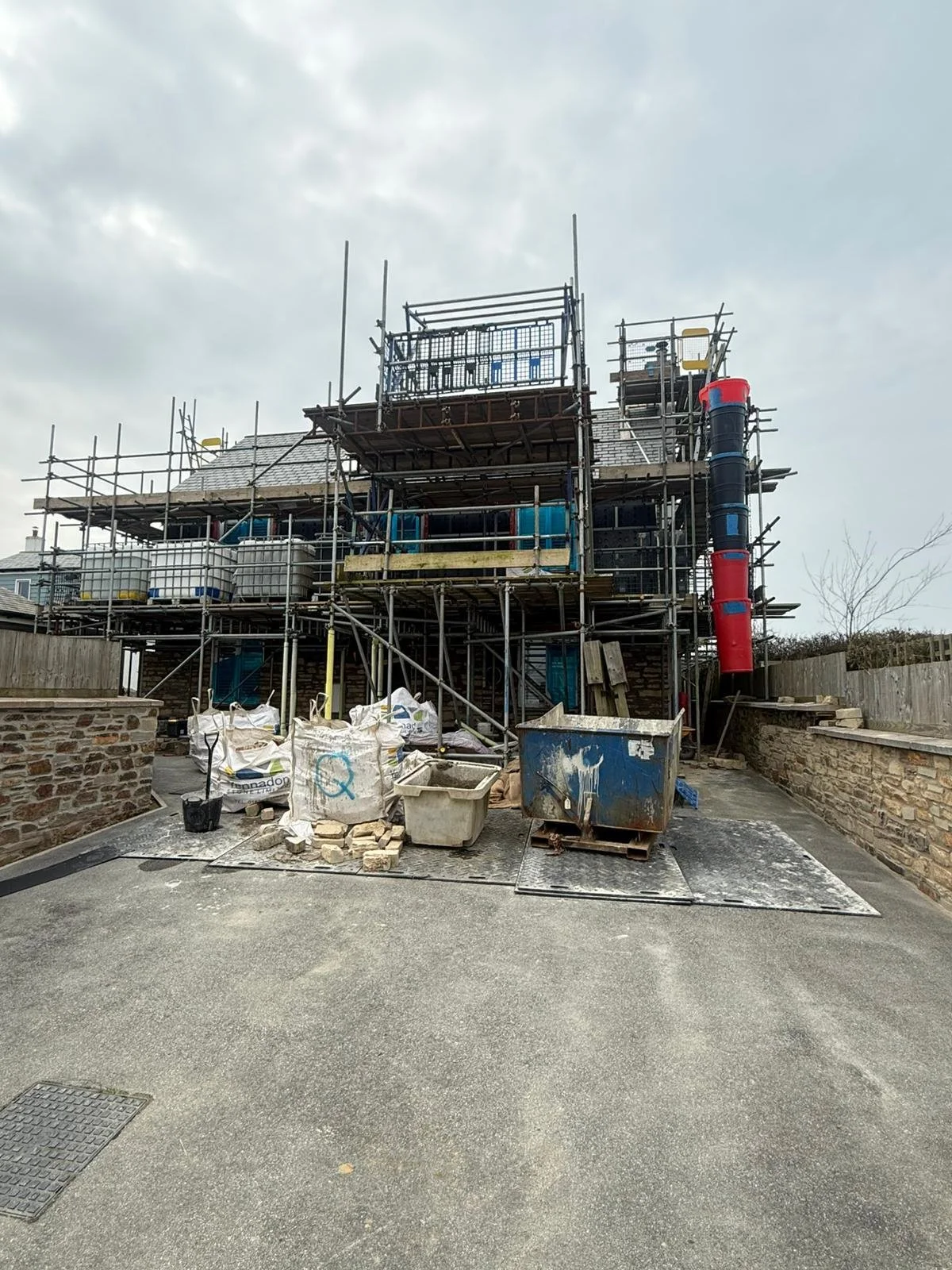bespoke scaffolding south.jpeg