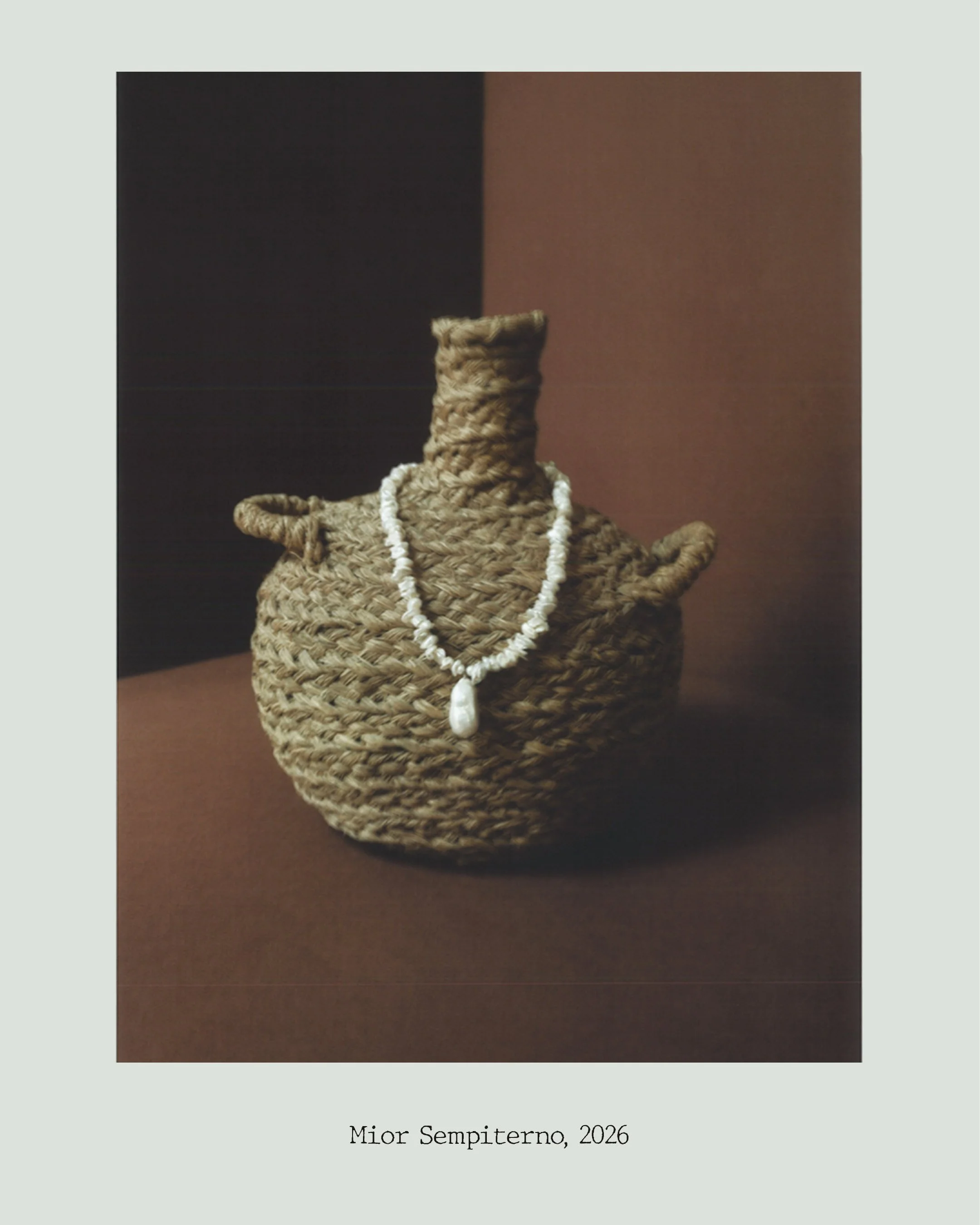 mior-sempiterno-pearl-necklace-still-life-vase-lumen-studio.jpeg