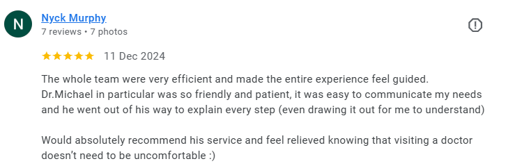 Screenshot of a Google review about Dr. Michael, praising his friendliness and effective communication skills. Médecin généraliste Français à Dubaï / GP / French GP / French Doctor / French family medicine