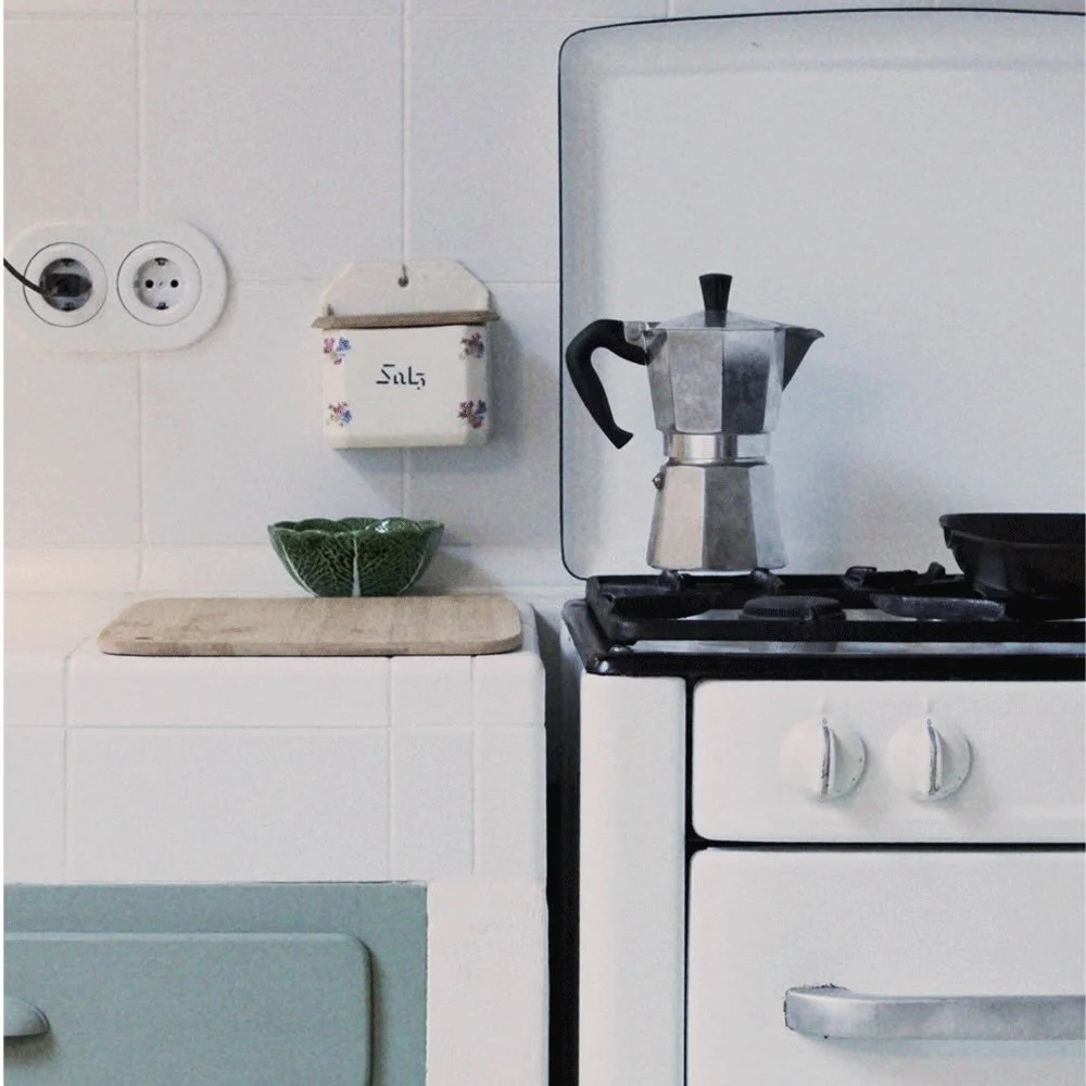 Disseny de cuina inspirat en cuines tradicionals dels anys 60
#60sstyle #kitcheninspiration #interiordesign