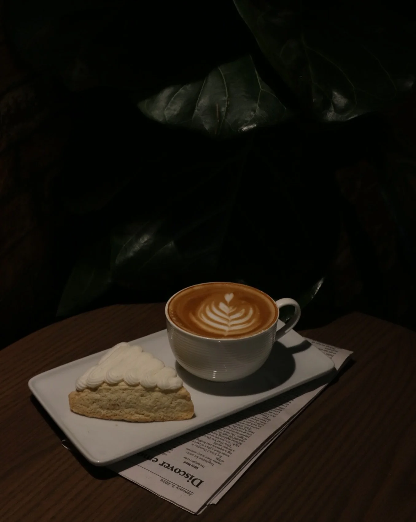 coffee + a sweet treat 💛

#latt&eacute;art #latteartgram #coffee #scone #pastry