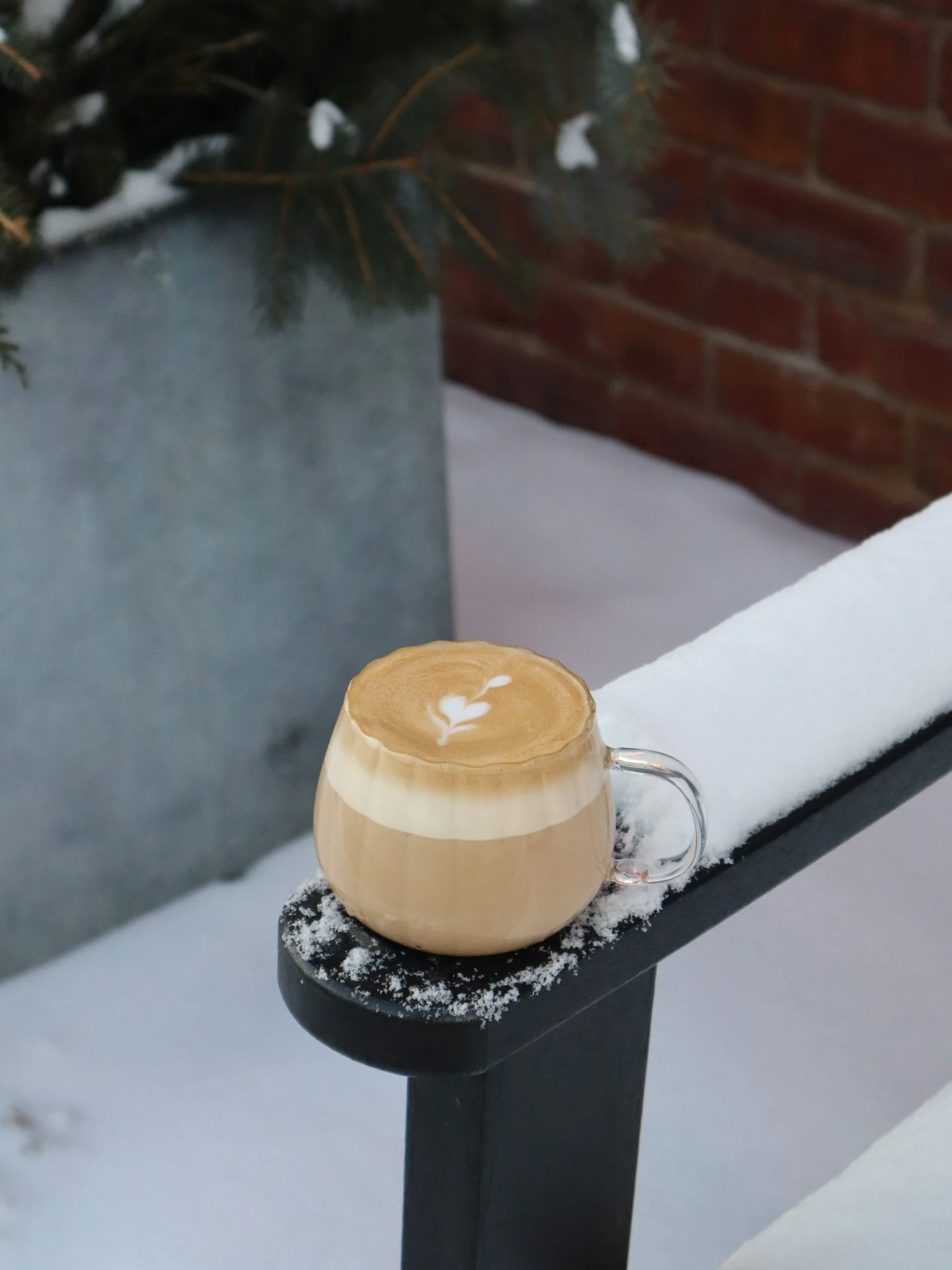 A warm hug in latte form ☕️

#latteartgram #latteartlicious #espresso #coffeeislife #coffeecoffeecoffee