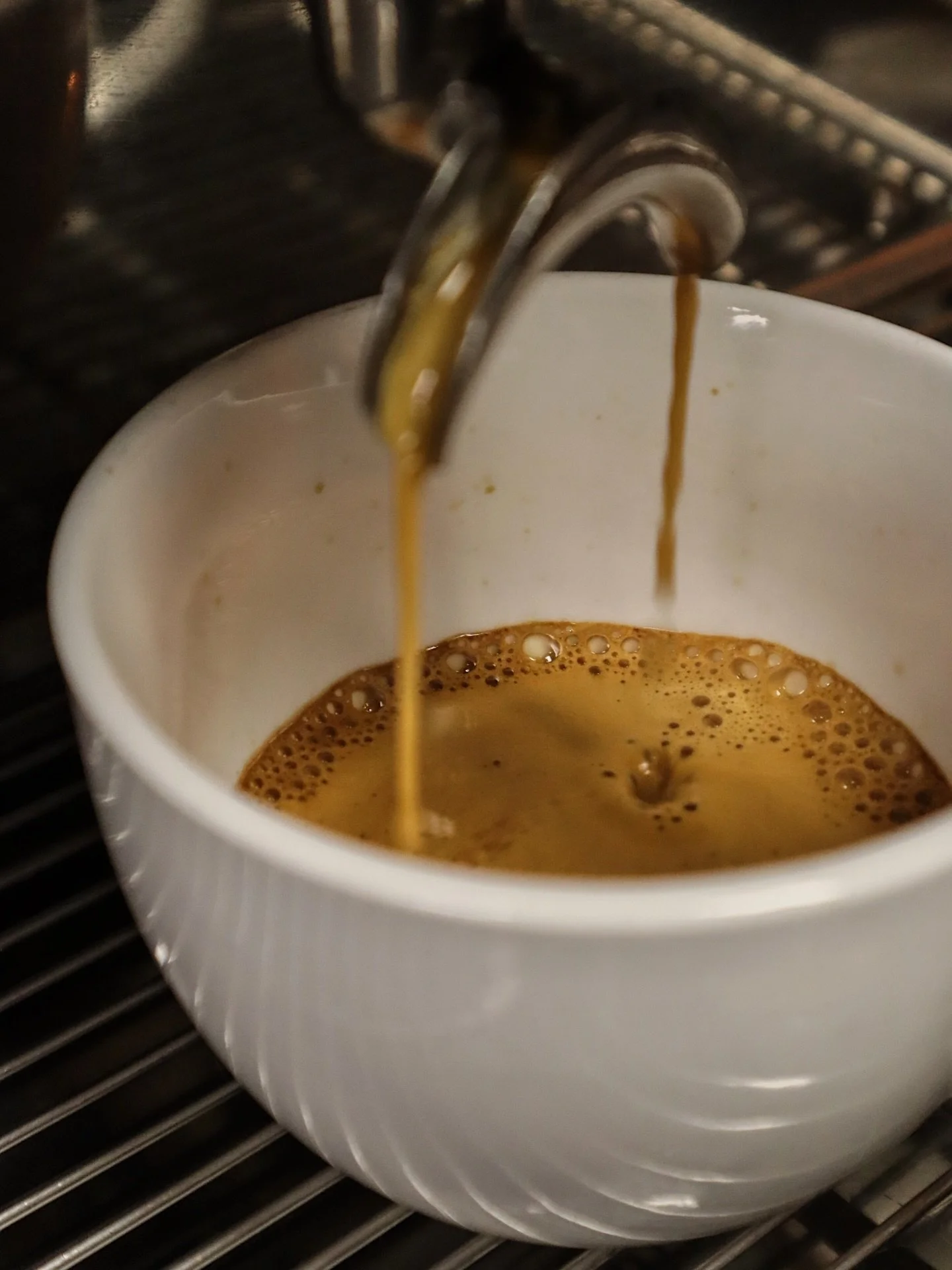 That first shot of espresso🤎

#espresso #espressomachine #portafilter #coffee