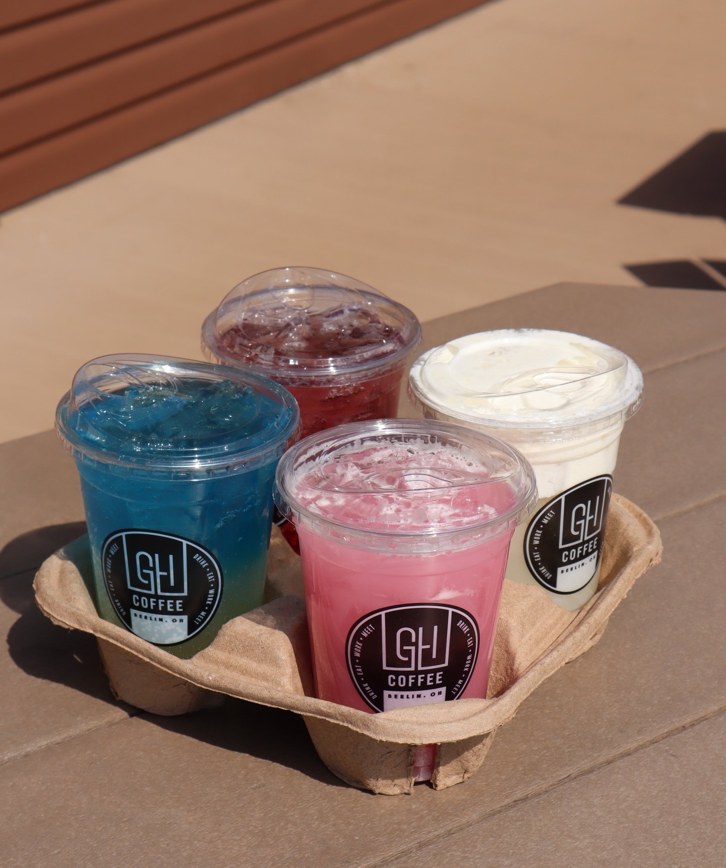 This beautiful sunshine calls for a refreshing Lotus from  @gingerhousecoffee_ ☀️

#lotusenergy #lotus #plantbased #coffeeshop