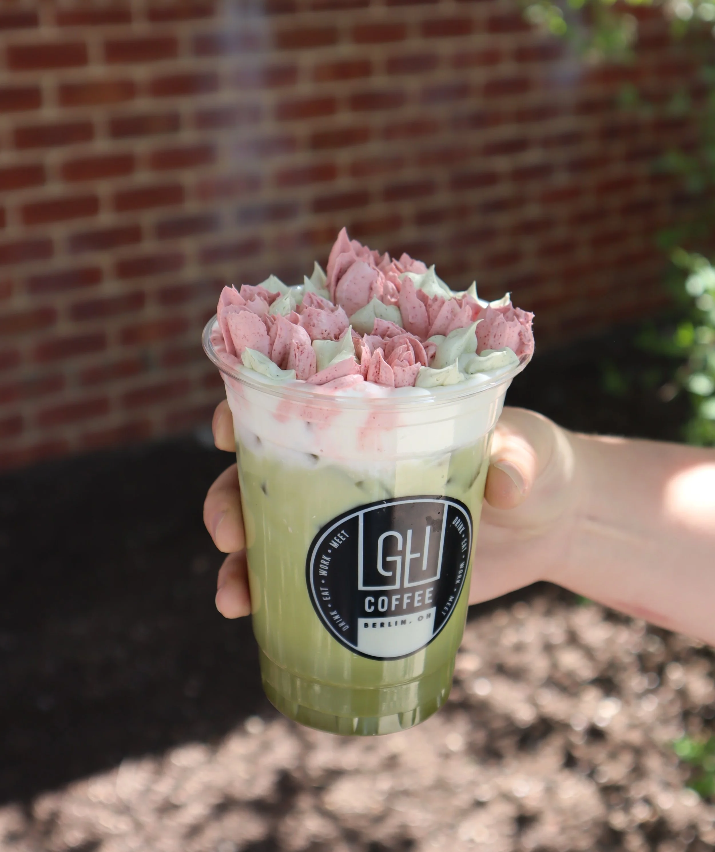 It&rsquo;s Mother&rsquo;s Day weekend and what better way to celebrate than with a pretty drink! 🌸💐

Add the Mother&rsquo;s Day flower garnish (made of whip&bull;n&bull;ice) on any iced latte or matcha.

Available today and tomorrow!

#mothersday❤️