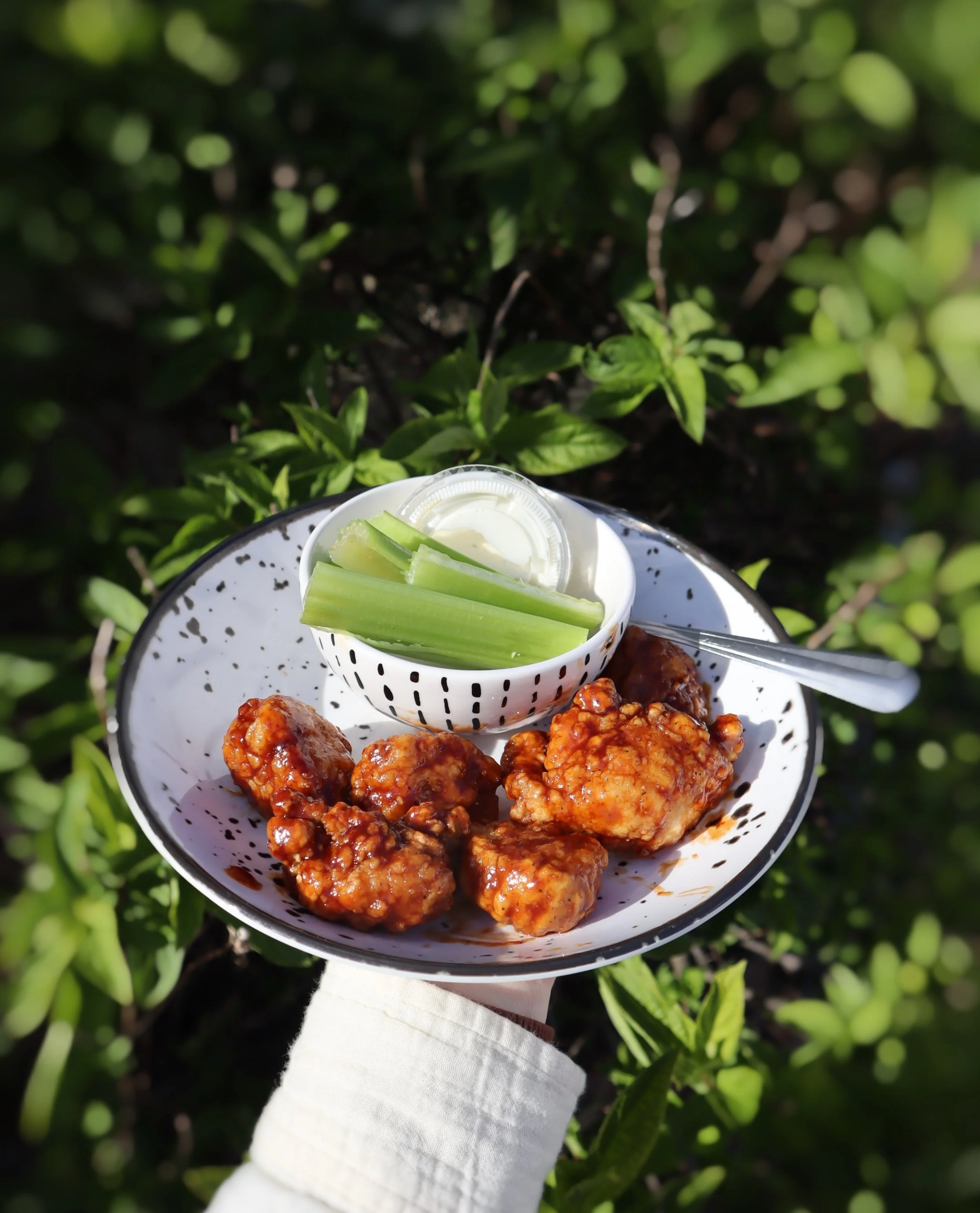 Your favorite coffee spot now has wings🍗
Introducing our new boneless wings. Crispy, flavorful, and made for the perfect snack or lunch stop. 
Choose your sauce:
🥢 Asian Ginger
🔥 Buffalo
🍖 Barbeque
Served with a side of celery + ranch.

#gingerho