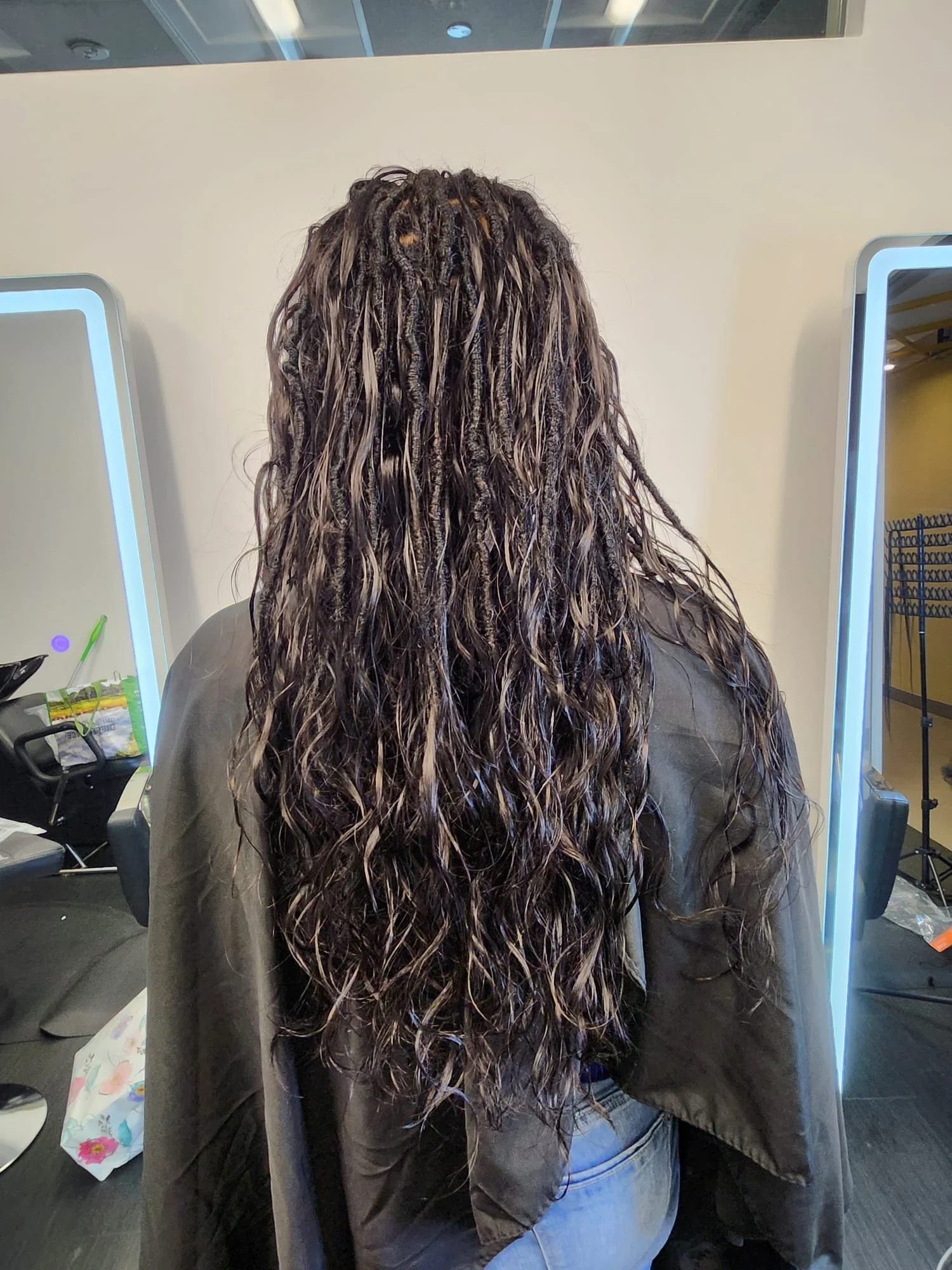 PHOTO-2025-12-20-18-37-44 2.jpg