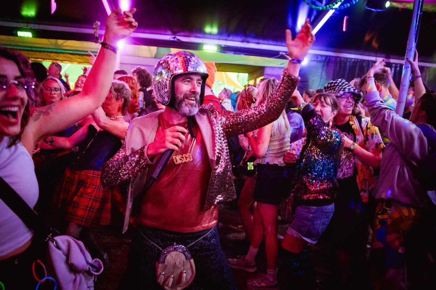 😲SURPRISE!!!!

🏴󠁧󠁢󠁳󠁣󠁴󠁿Ever wondered what&rsquo;s under a Scotsman&rsquo;s kilt?!&hellip;image 4 reveals all&hellip;

🕯️Plus image 5 Max and I caught in the act of our pre-show ritual @boomtownfairofficial 

📸Most of all, we&rsquo;re stoked 