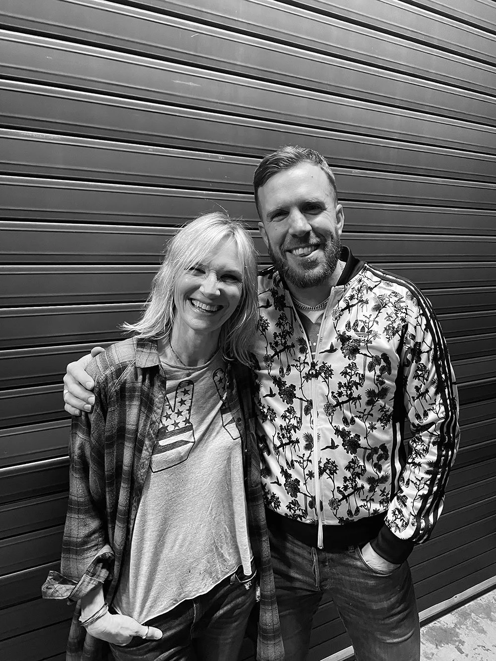 DJ Max Galactic with Jo Whiley at a 90s Anthems event.