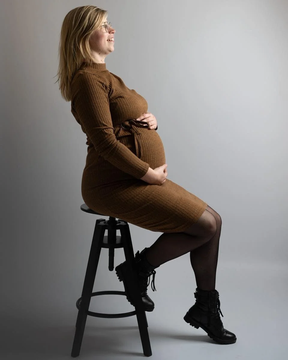 Nieuw leven 💕
Wat blijft het bijzonder om deze intieme en liefdevolle momenten vast te mogen leggen. Elke zwangerschapsfotoshoot vertelt een uniek verhaal, puur, zacht en vol verwachting.

Sinds een aantal maanden is de studio te boeken voor zwanger