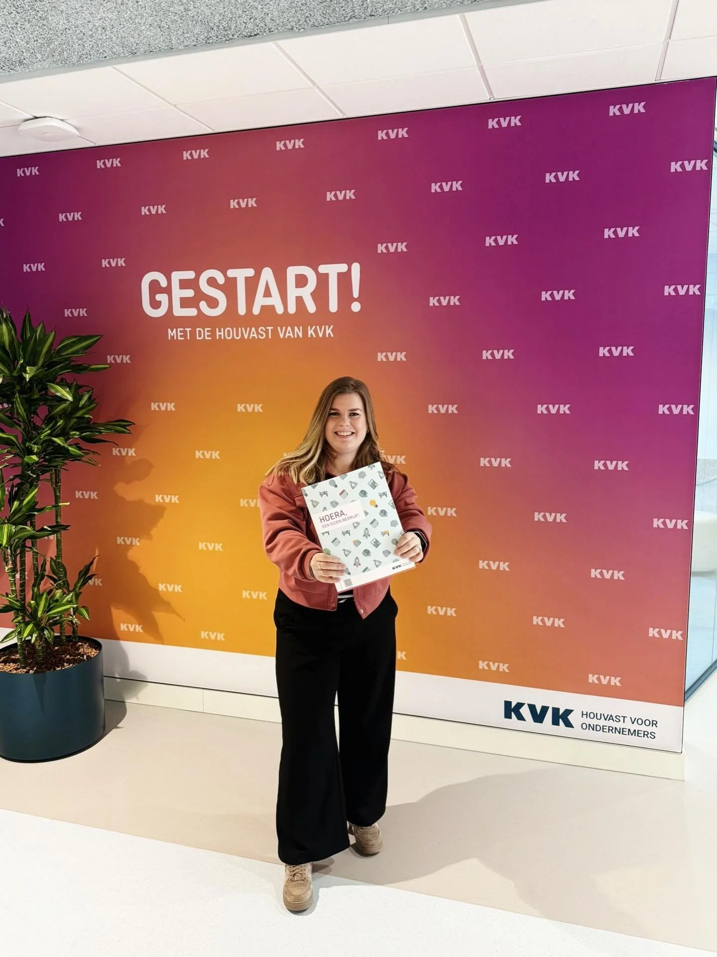 WOEEEHOOEEE! 🎉🎊
Het is &eacute;cht een feit: Multiped-media bestaat nu officieel in de grote wijde wereld! 🥂✨ 

Op naar een toekomst vol avontuur, creativiteit en prachtig werk. 

Je kunt bij mij terecht voor, 
📸 Fotografie
👩&zwj;💻 Wordpress we