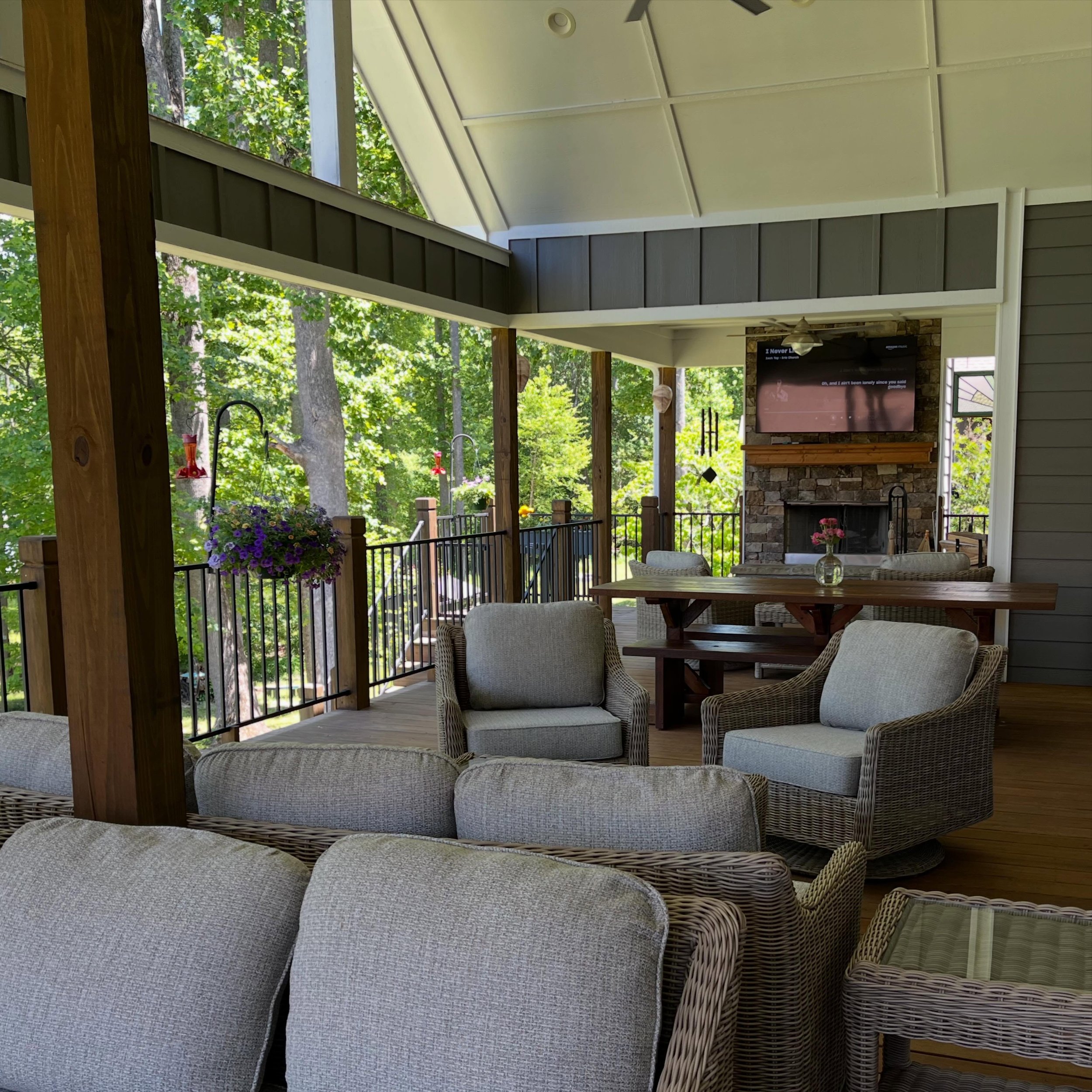 Ready for the weekend with an entirely reupholstered patio set! #tristateupholstery #womanownedsmallbusiness #northgamountains #hiawassee #hayesvillenc