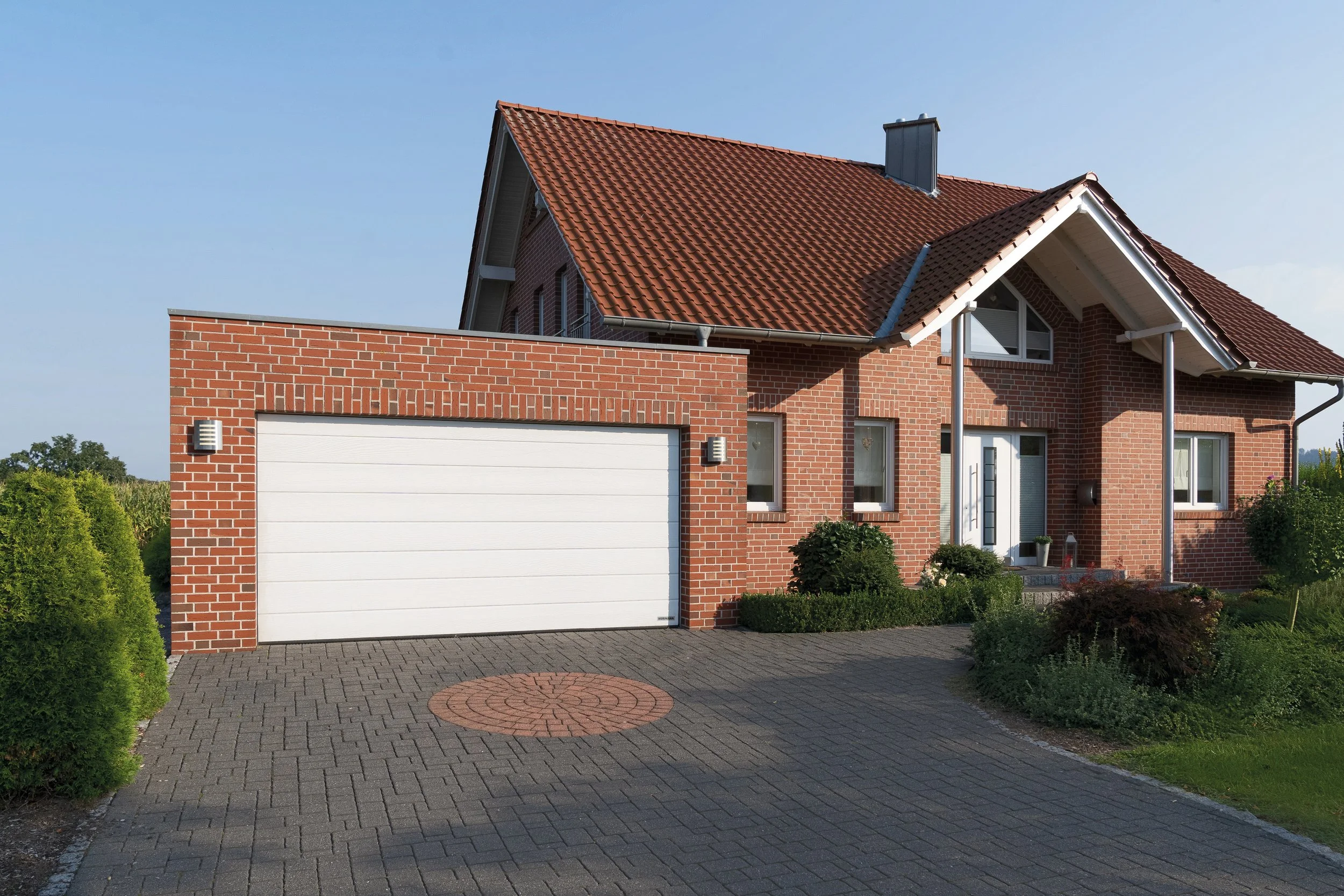 HÖRMANN Sektionaltor an einer Garage