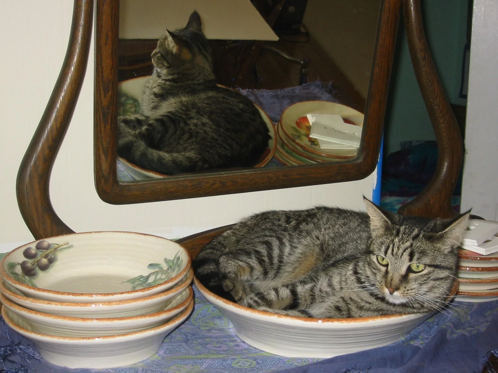 Buddha lying in a serving bowl