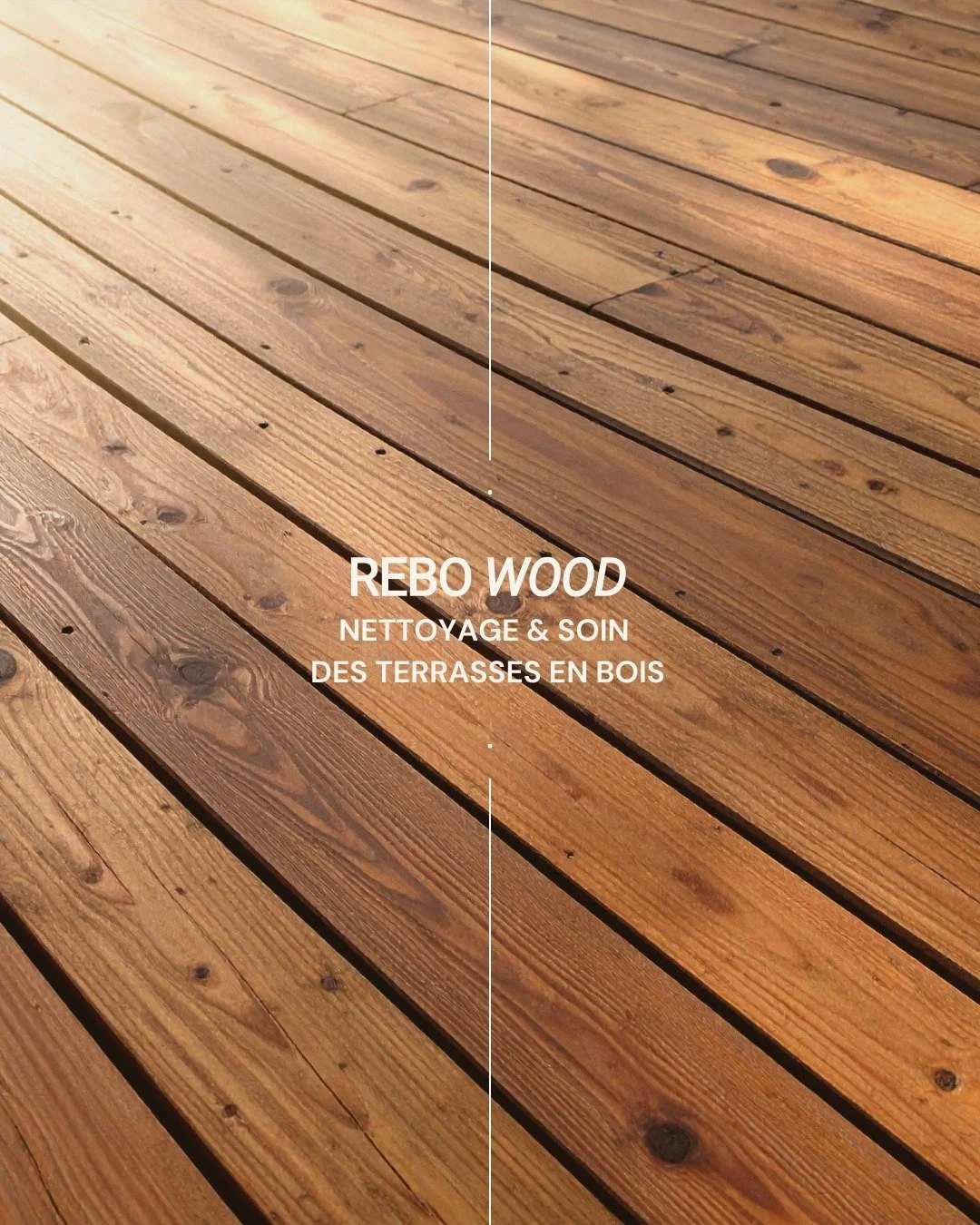 Le bois ext&eacute;rieur est une mati&egrave;re vivante.
Soleil, vent, air marin &mdash; il &eacute;volue, se patine, se fragilise.

REBOWOOD est n&eacute; d'un constat simple :
une terrasse bien entretenue ne se r&eacute;nove pas.
Elle se soigne.

P